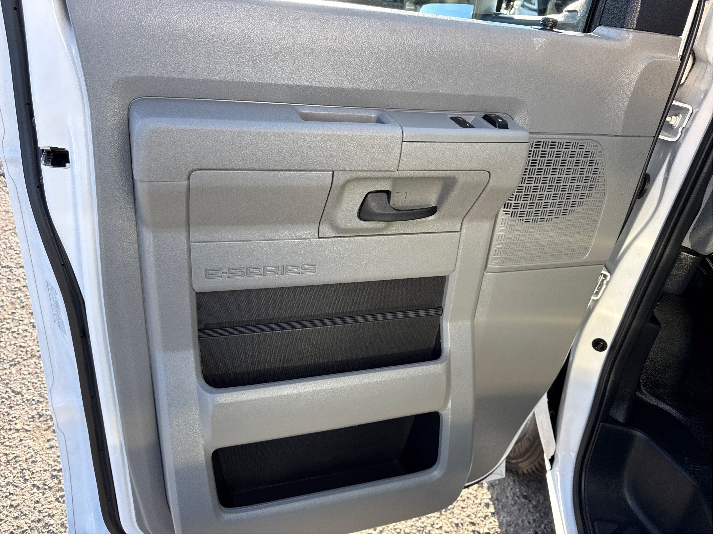 2023 Ford E-Series Cutaway E-350