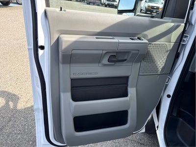 2022 Ford E-Series Cutaway Base