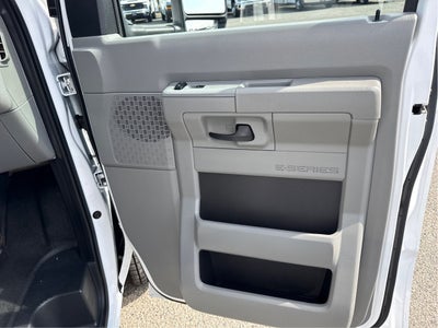 2022 Ford E-Series Cutaway Base