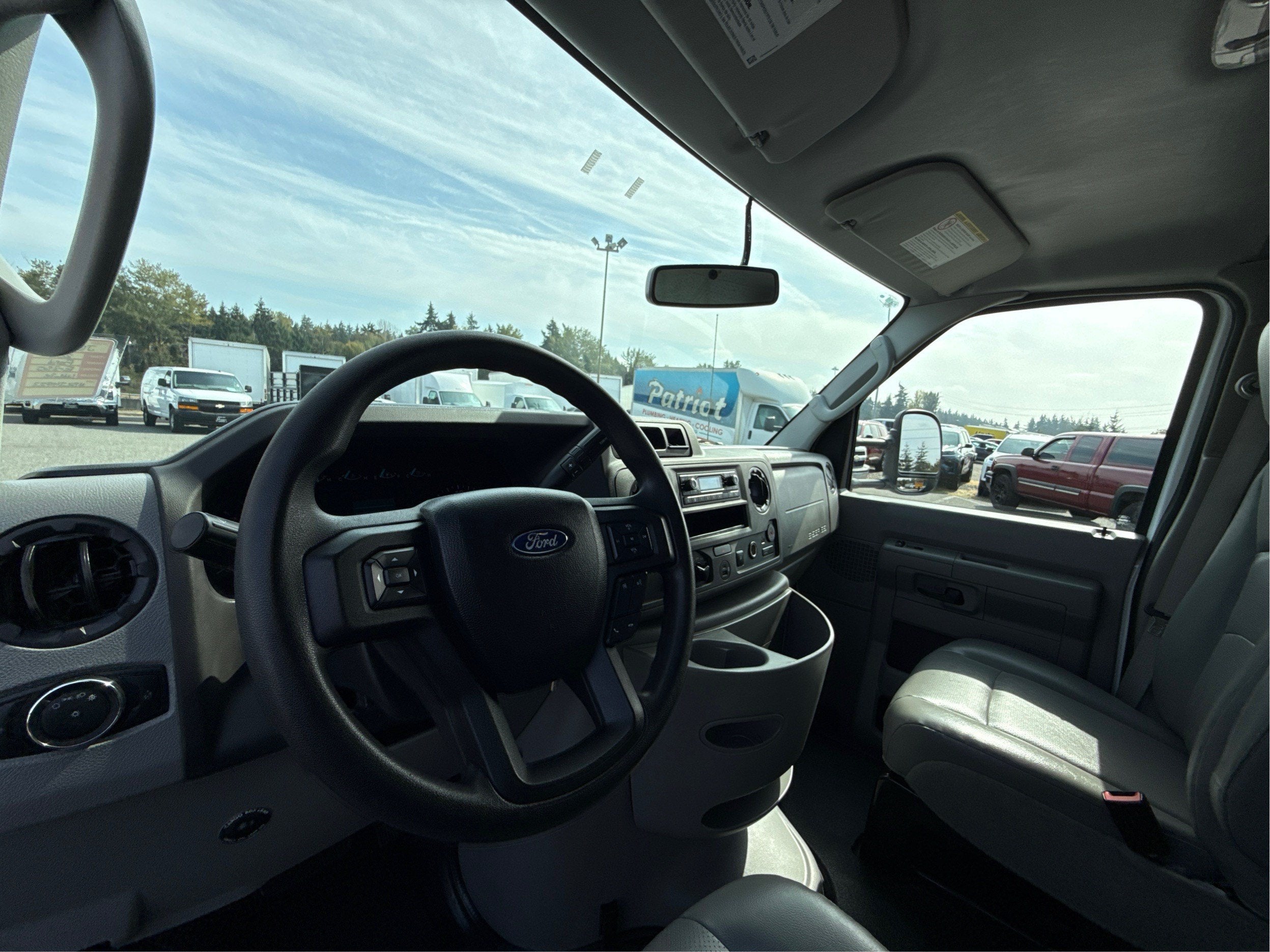 2022 Ford E-Series Cutaway Base