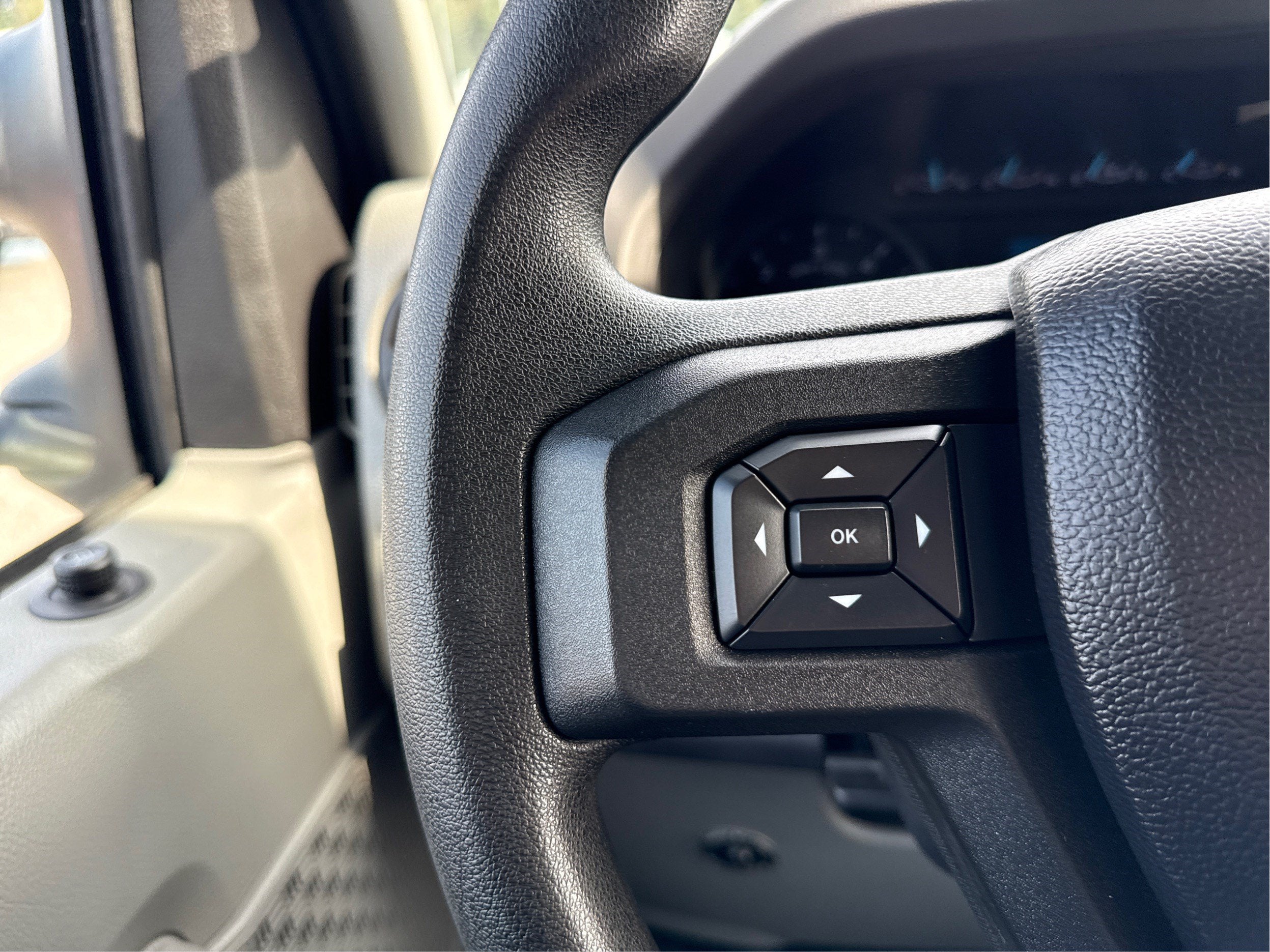 2022 Ford E-Series Cutaway Base
