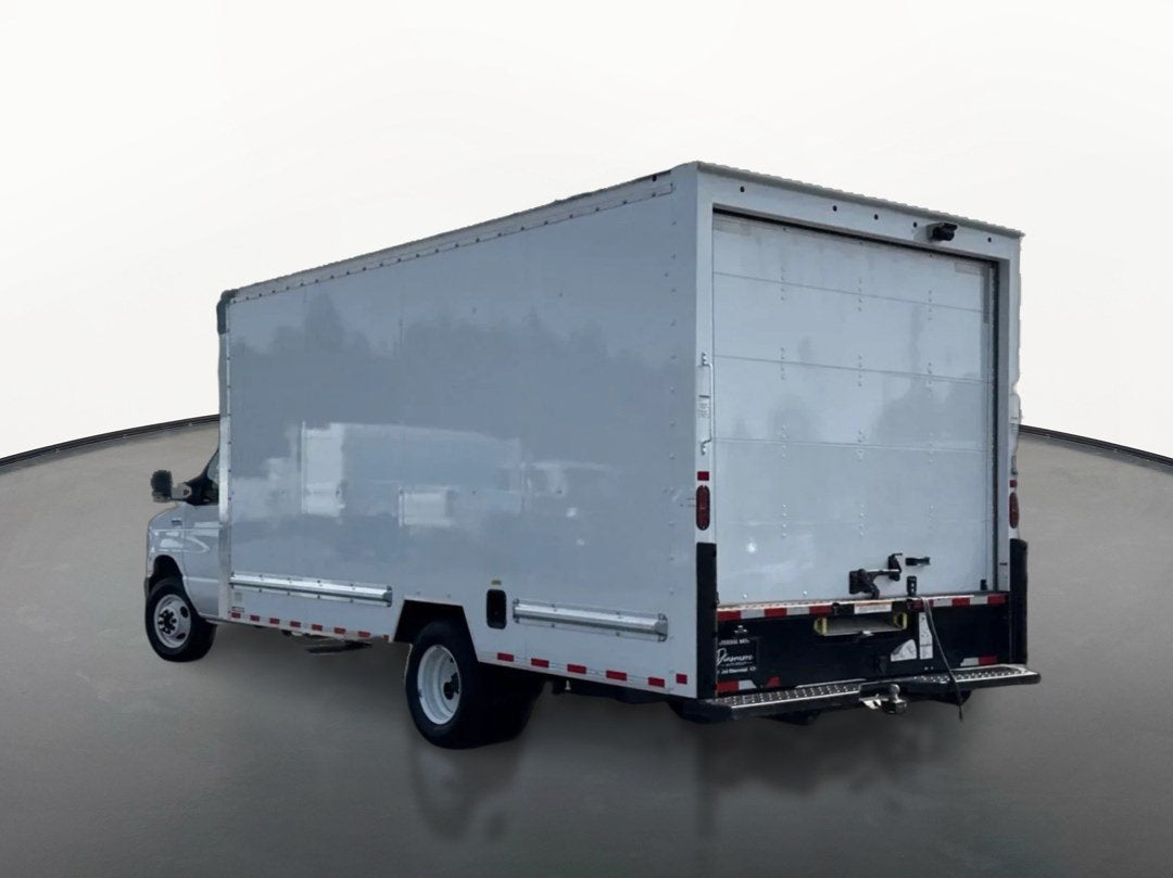 2022 Ford E-Series Cutaway E-350