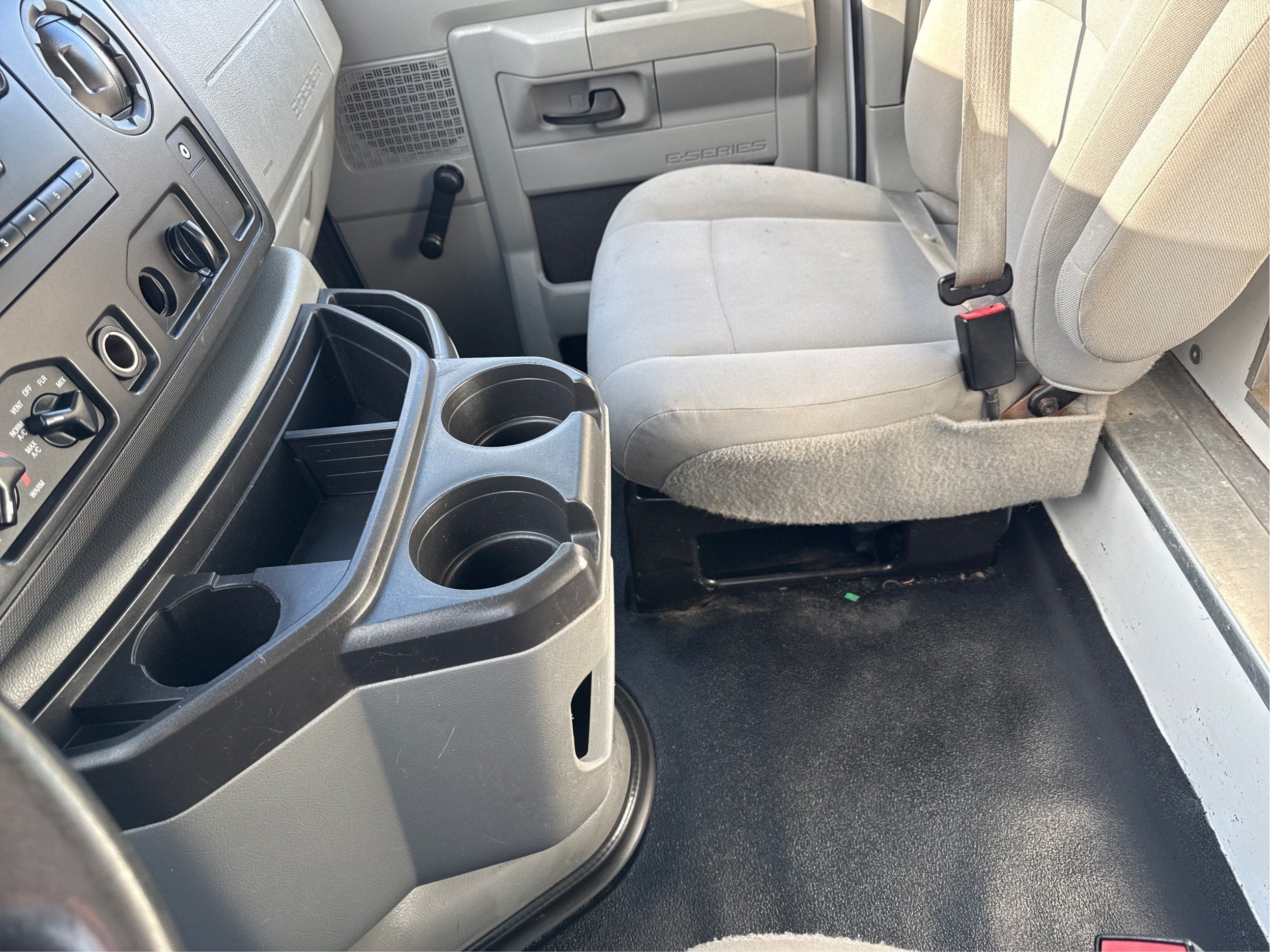 2015 Ford Econoline Commercial Cuta E-350 SUPER DUTY