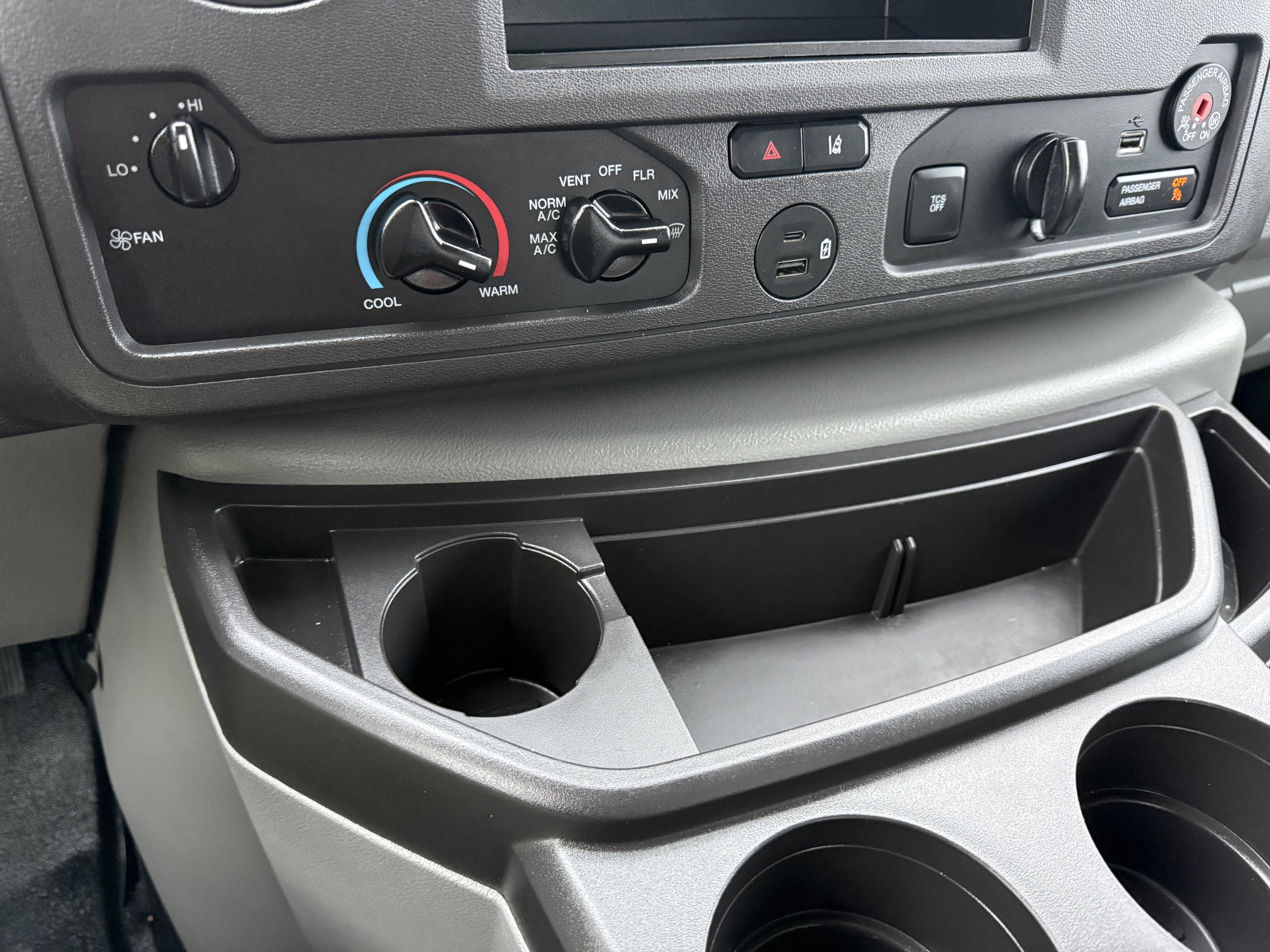 2024 Ford E-Series Cutaway E-350