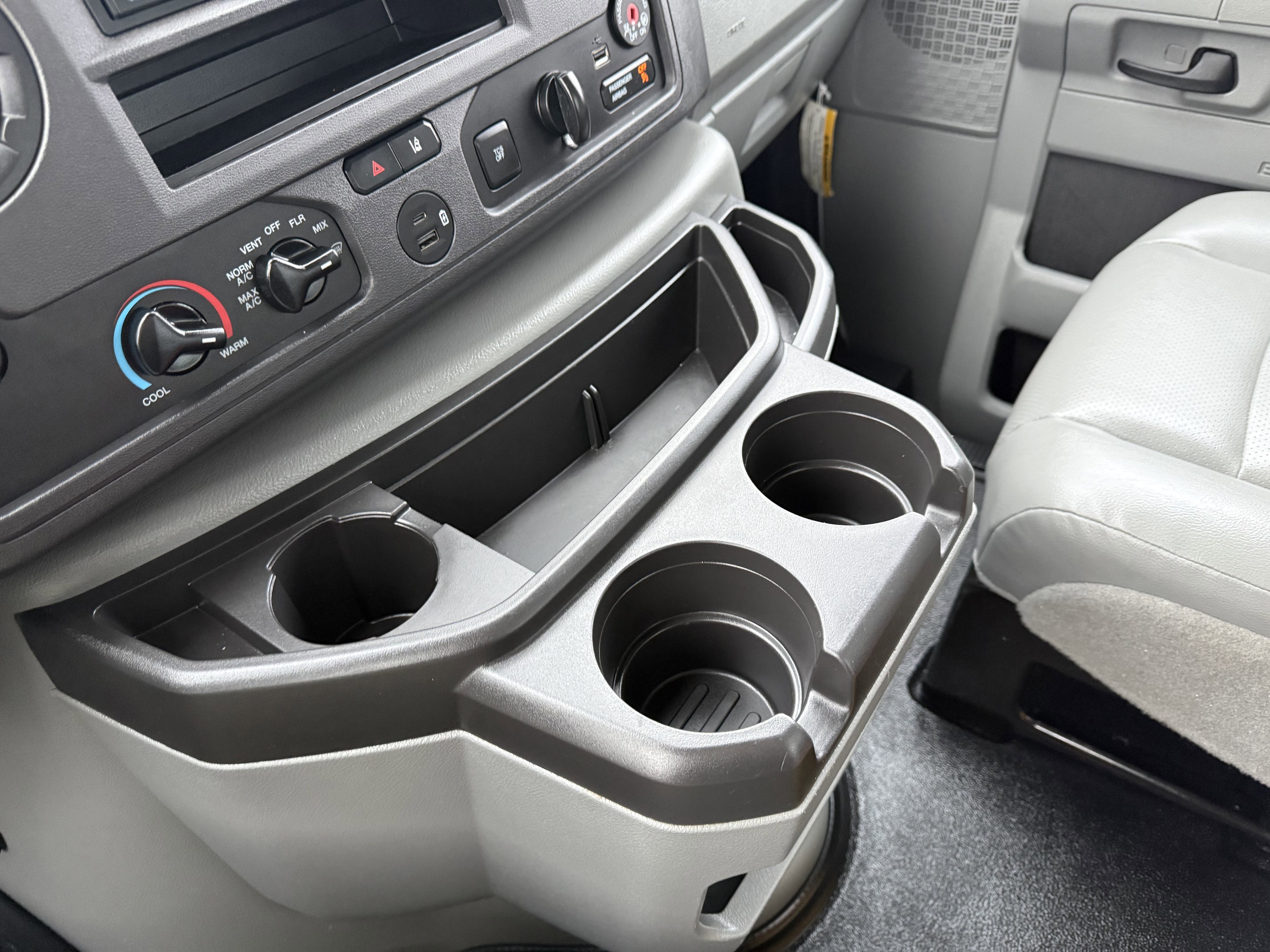 2024 Ford E-Series Cutaway E-350