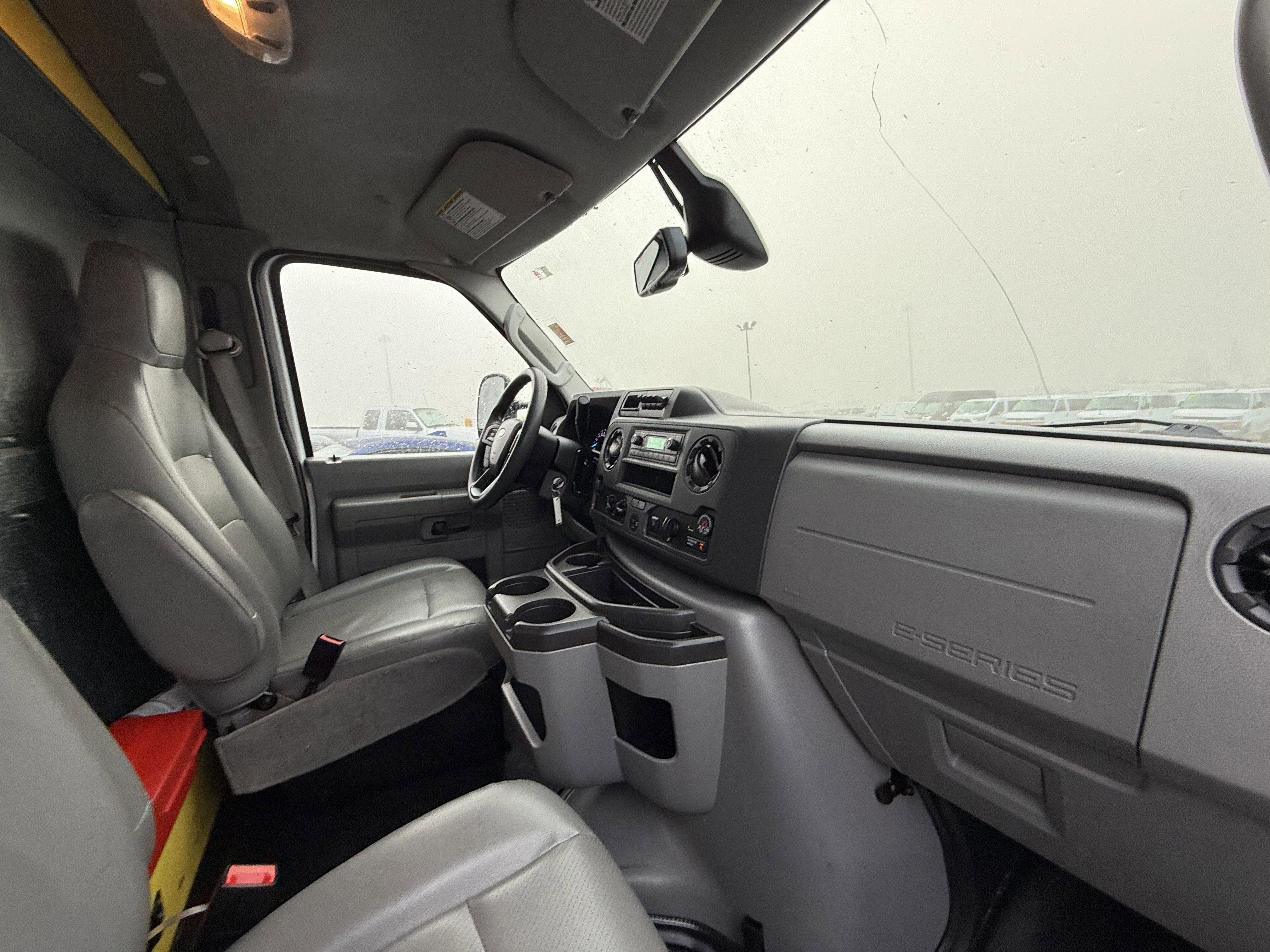 2024 Ford E-Series Cutaway E-350