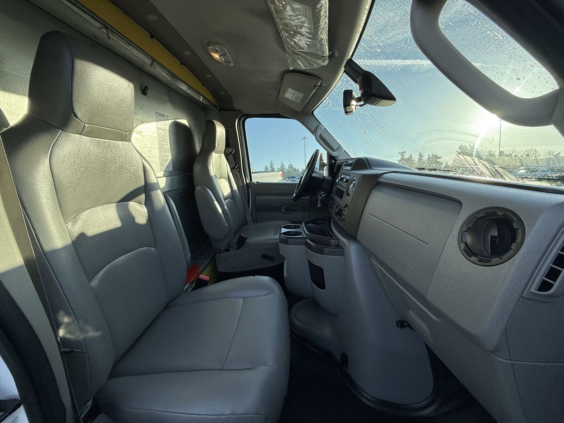 2024 Ford E-Series Cutaway E-350