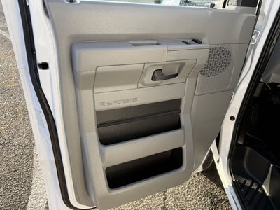 2024 Ford E-Series Cutaway E-350