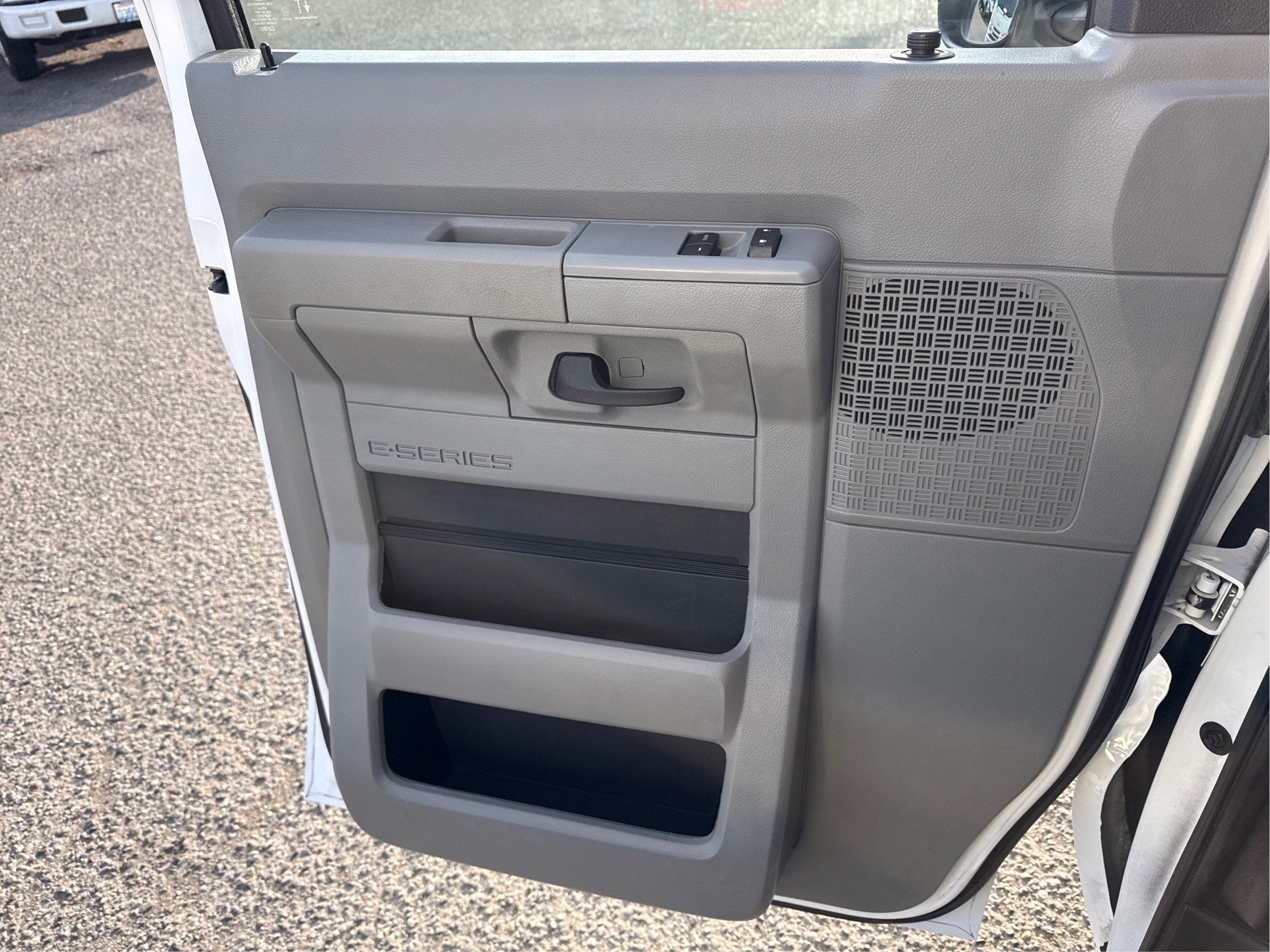2024 Ford E-Series Cutaway E-350