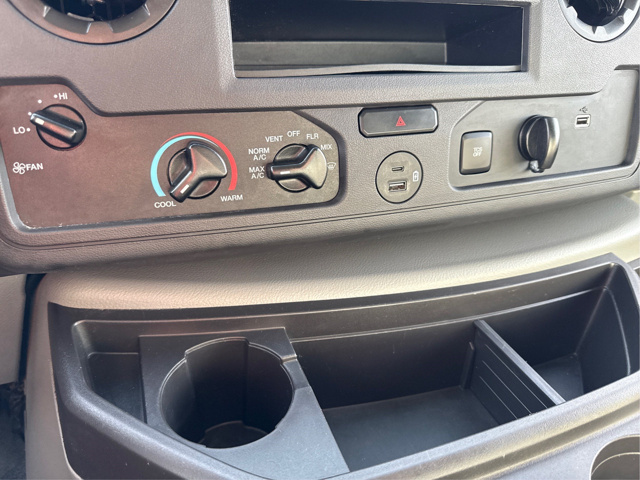 2024 Ford E-Series Cutaway E-350