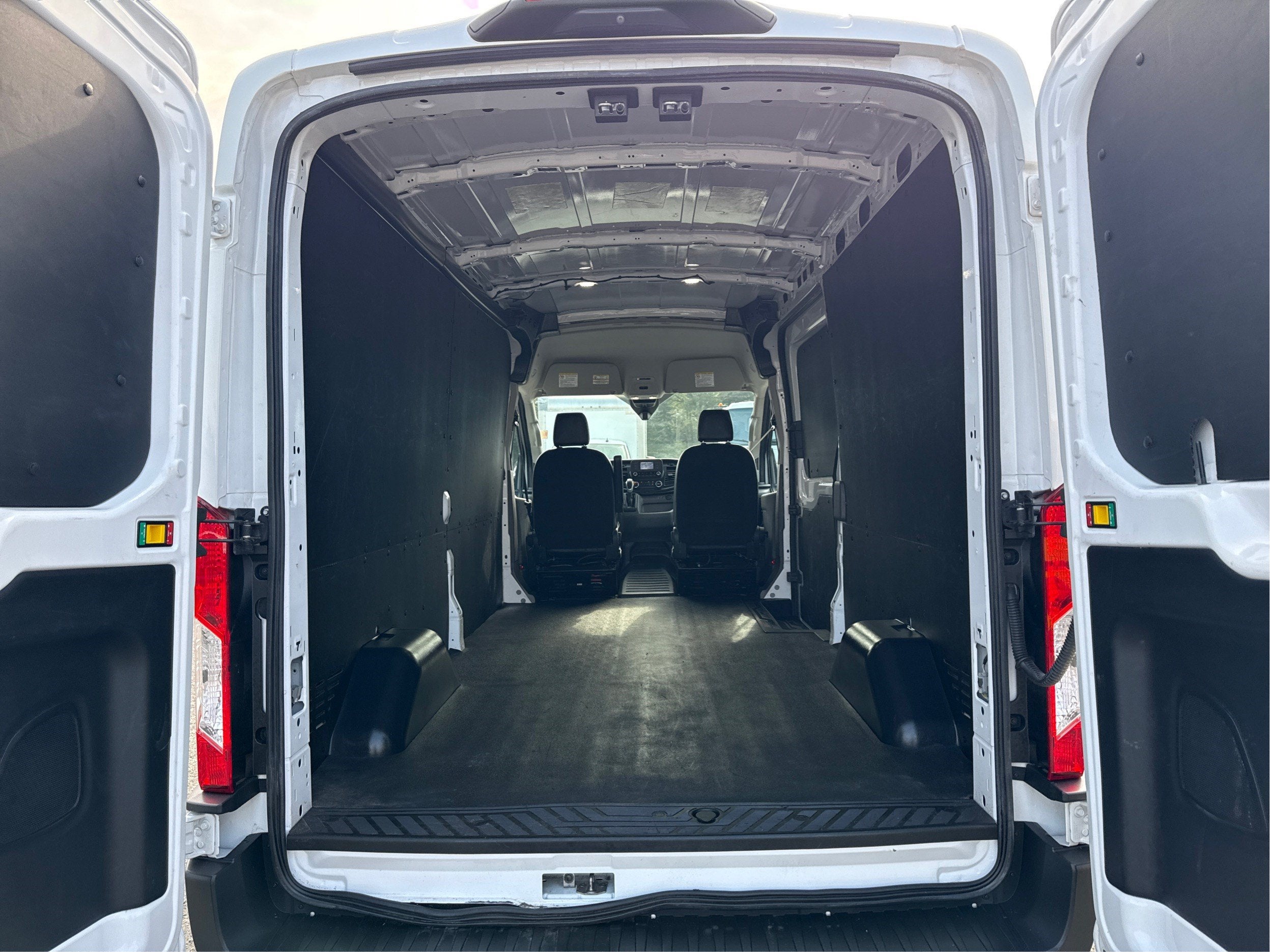 2023 Ford Transit Cargo Van T250 MD RF RWD