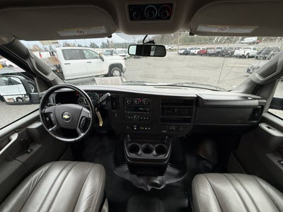 2023 Chevrolet Express Passenger 3500 1LS