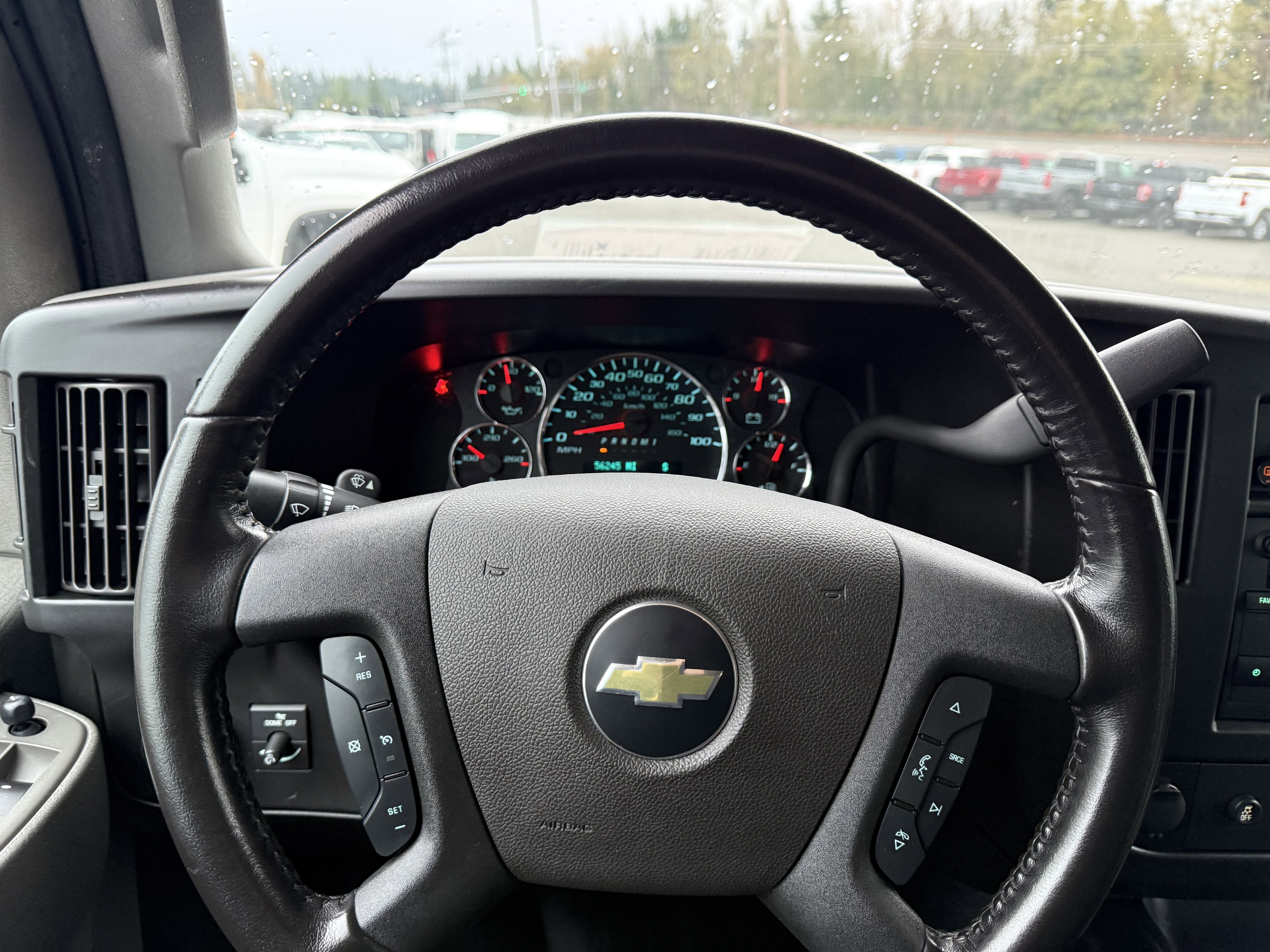 2023 Chevrolet Express Passenger 3500 1LS