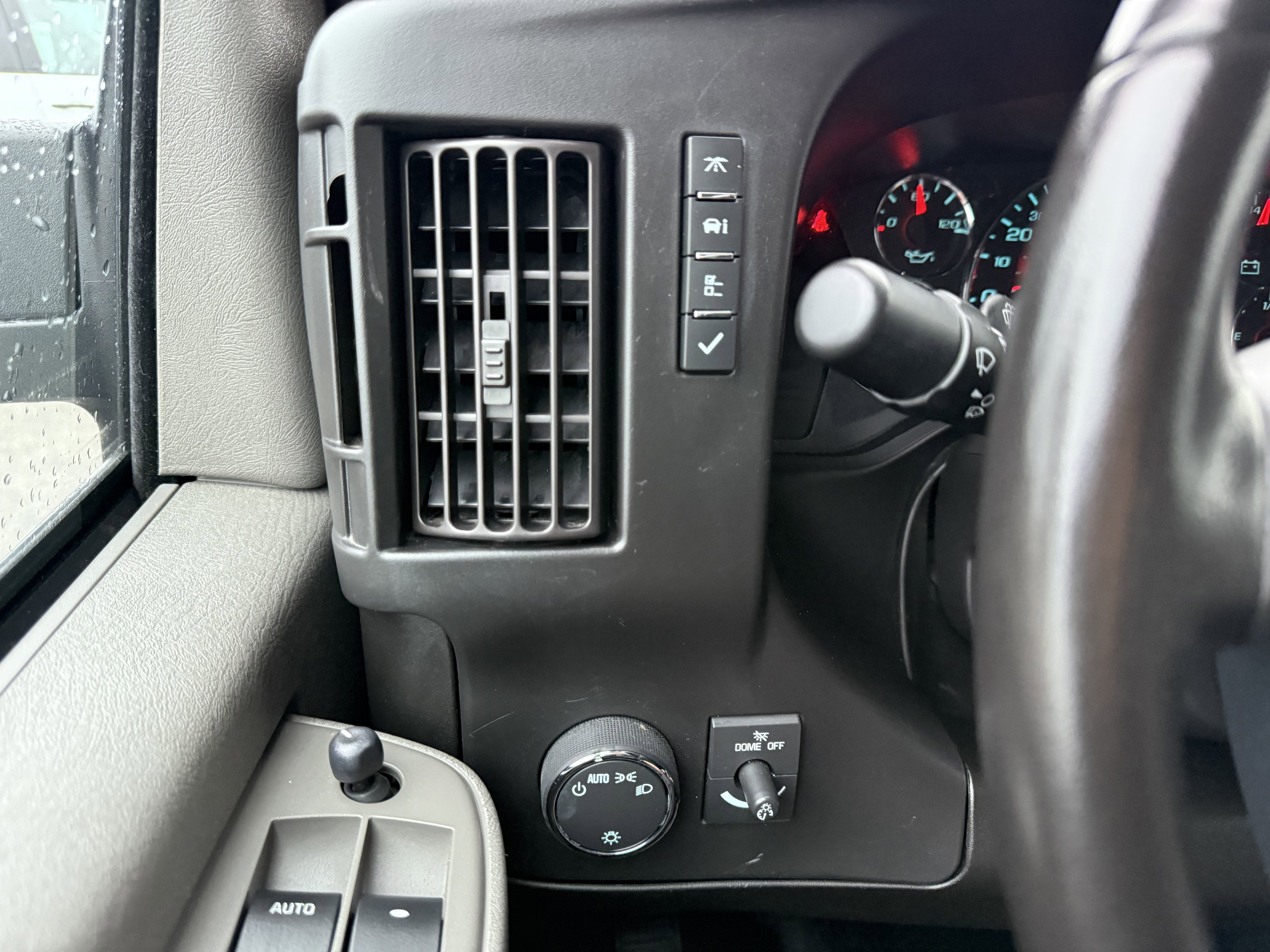 2023 Chevrolet Express Passenger 3500 1LS