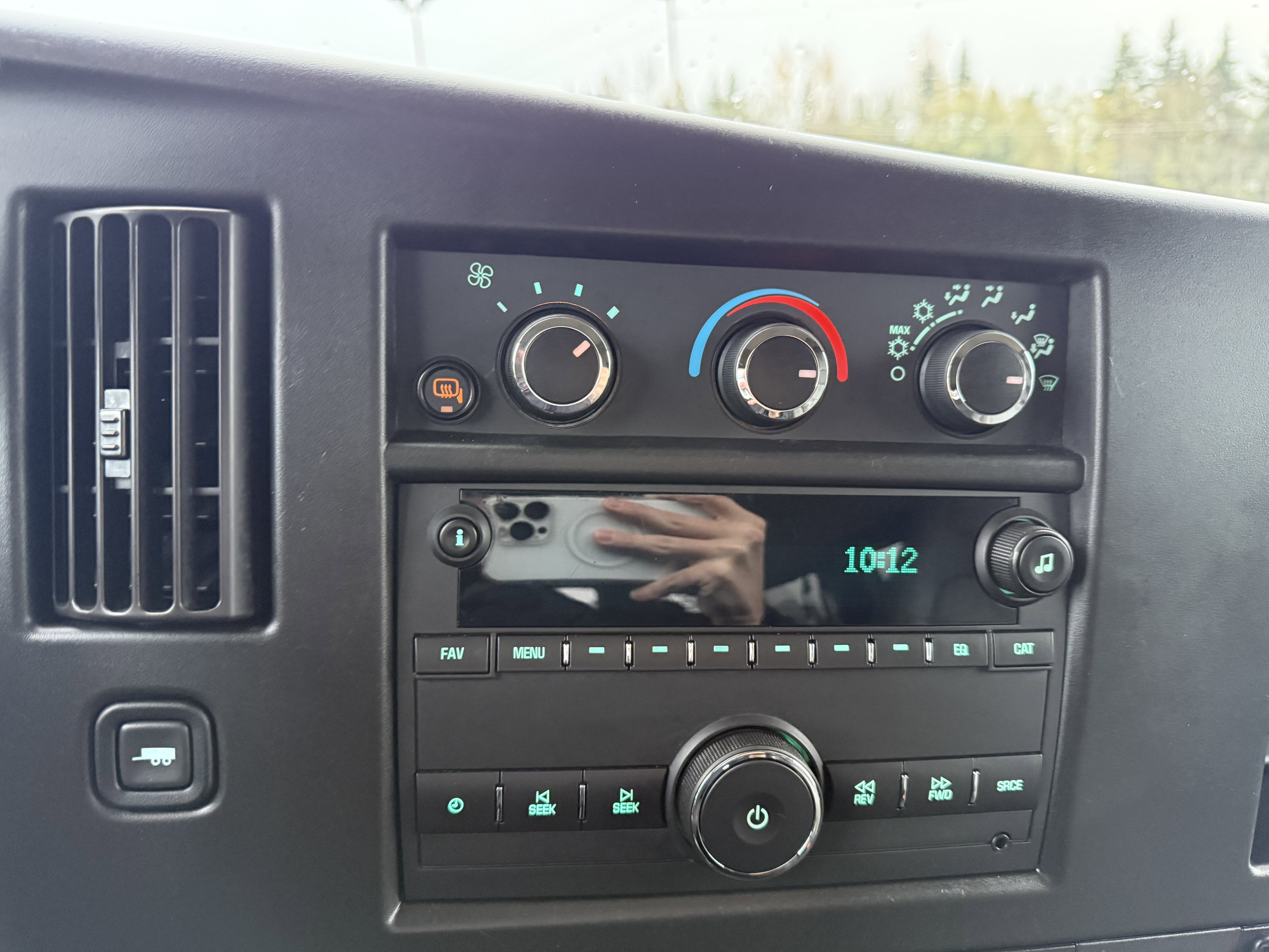 2023 Chevrolet Express Passenger 3500 1LS