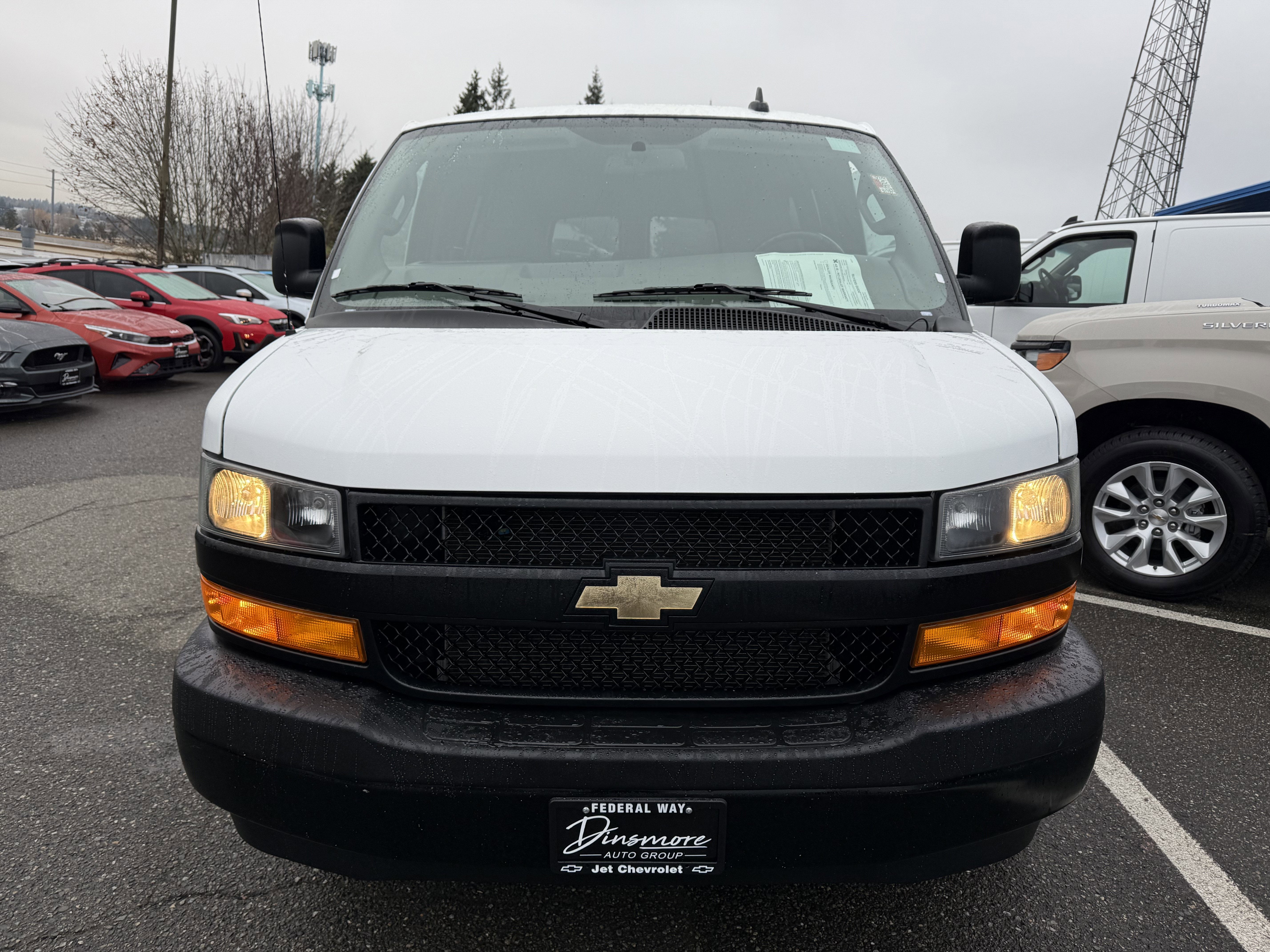 2023 Chevrolet Express Passenger 3500 1LS