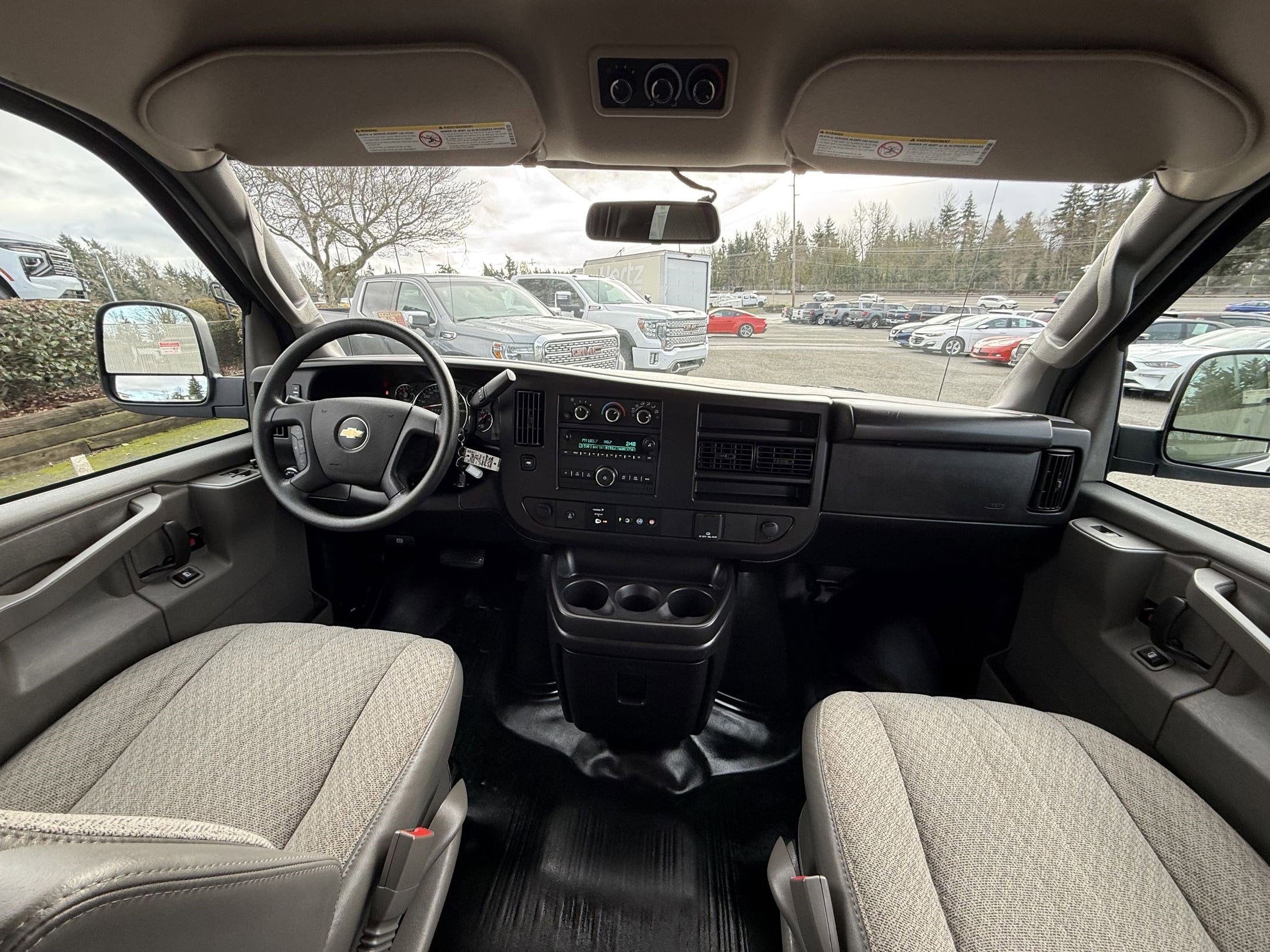 2023 Chevrolet Express Passenger 3500 1LS