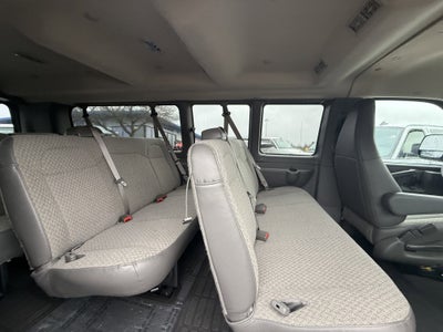 2024 Chevrolet Express Passenger 3500 1LT