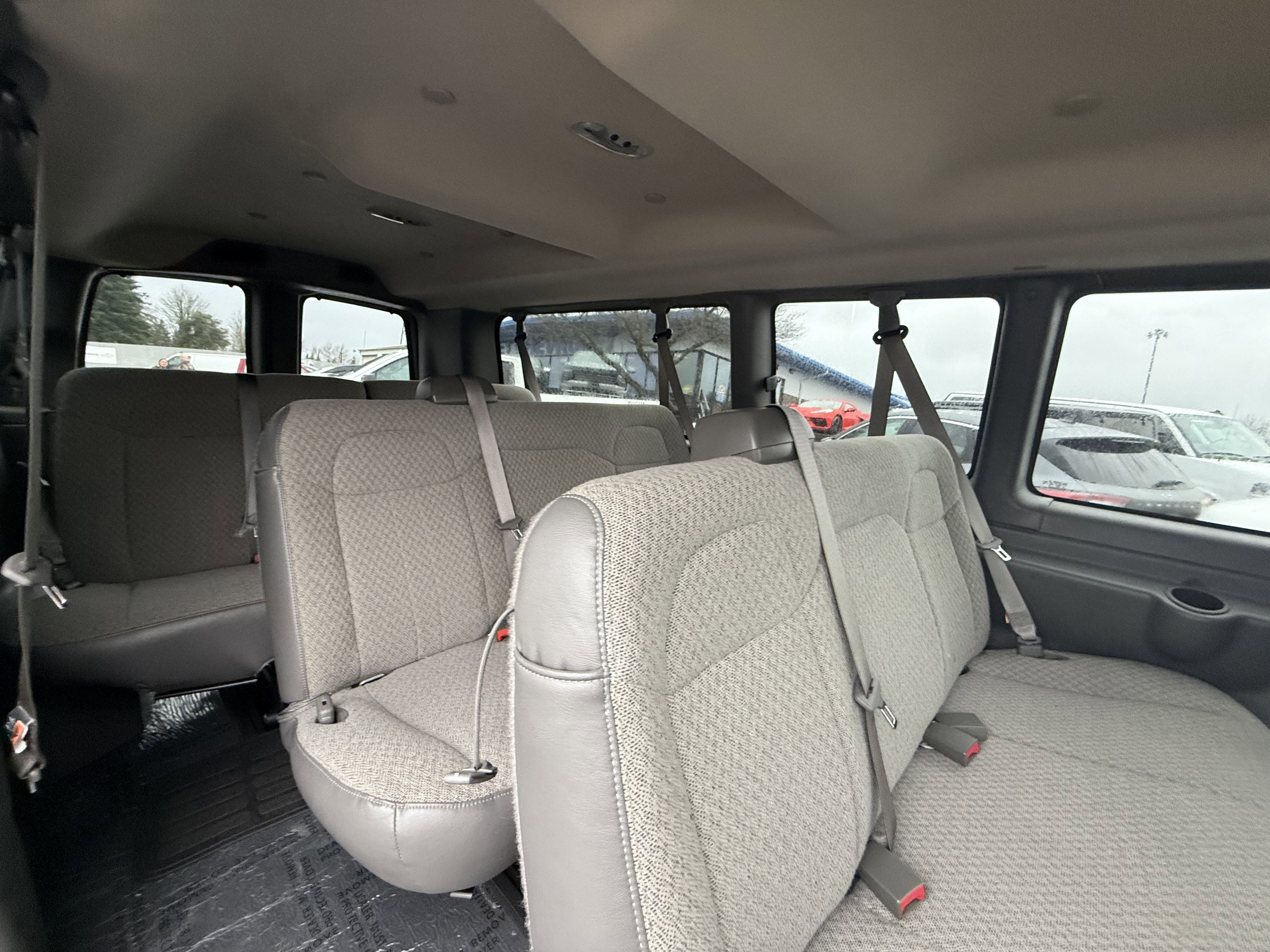 2024 Chevrolet Express Passenger 3500 1LT
