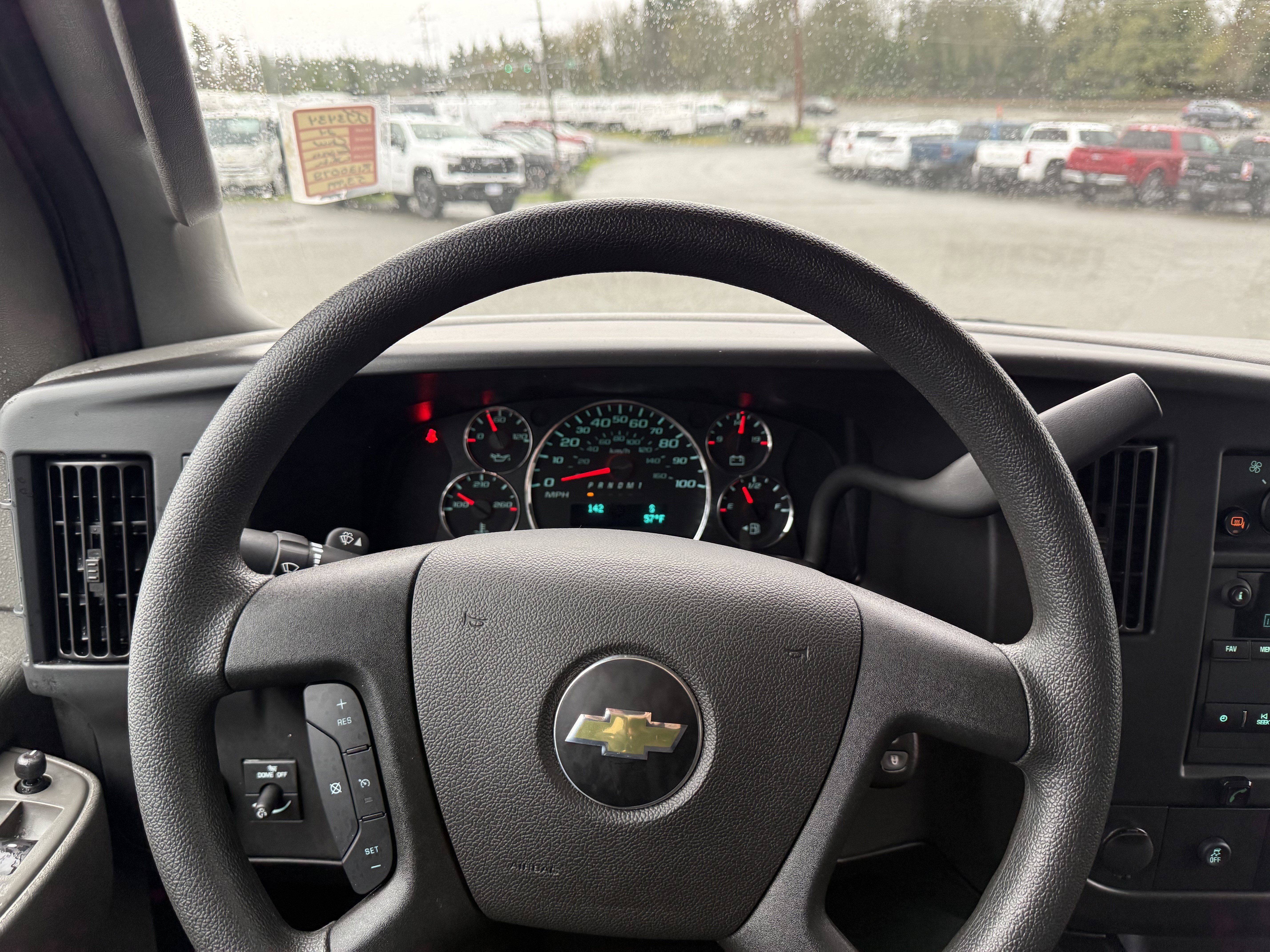 2024 Chevrolet Express Passenger 3500 1LT