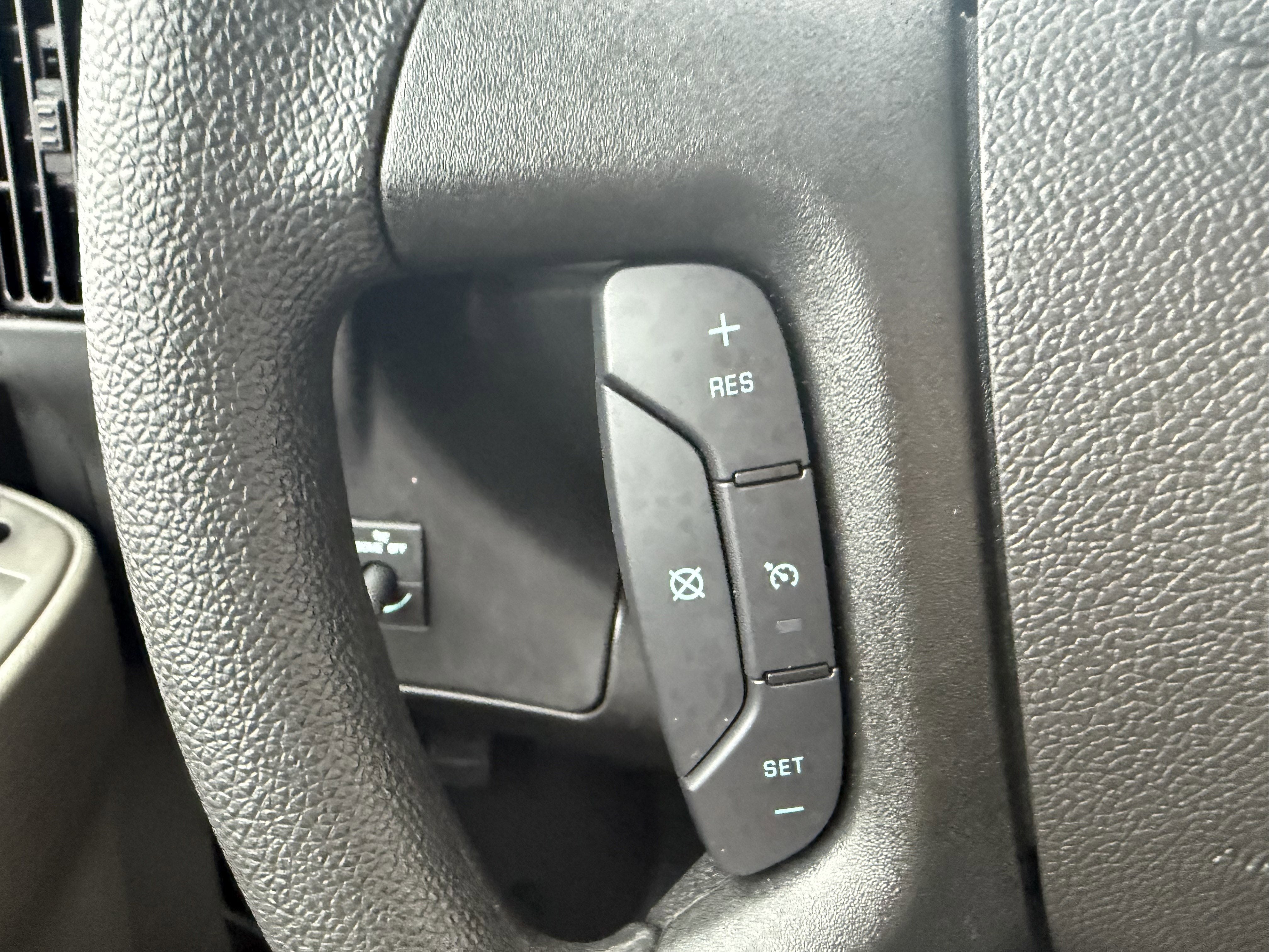 2024 Chevrolet Express Passenger 3500 1LT