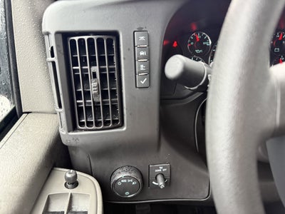 2024 Chevrolet Express Passenger 3500 1LT