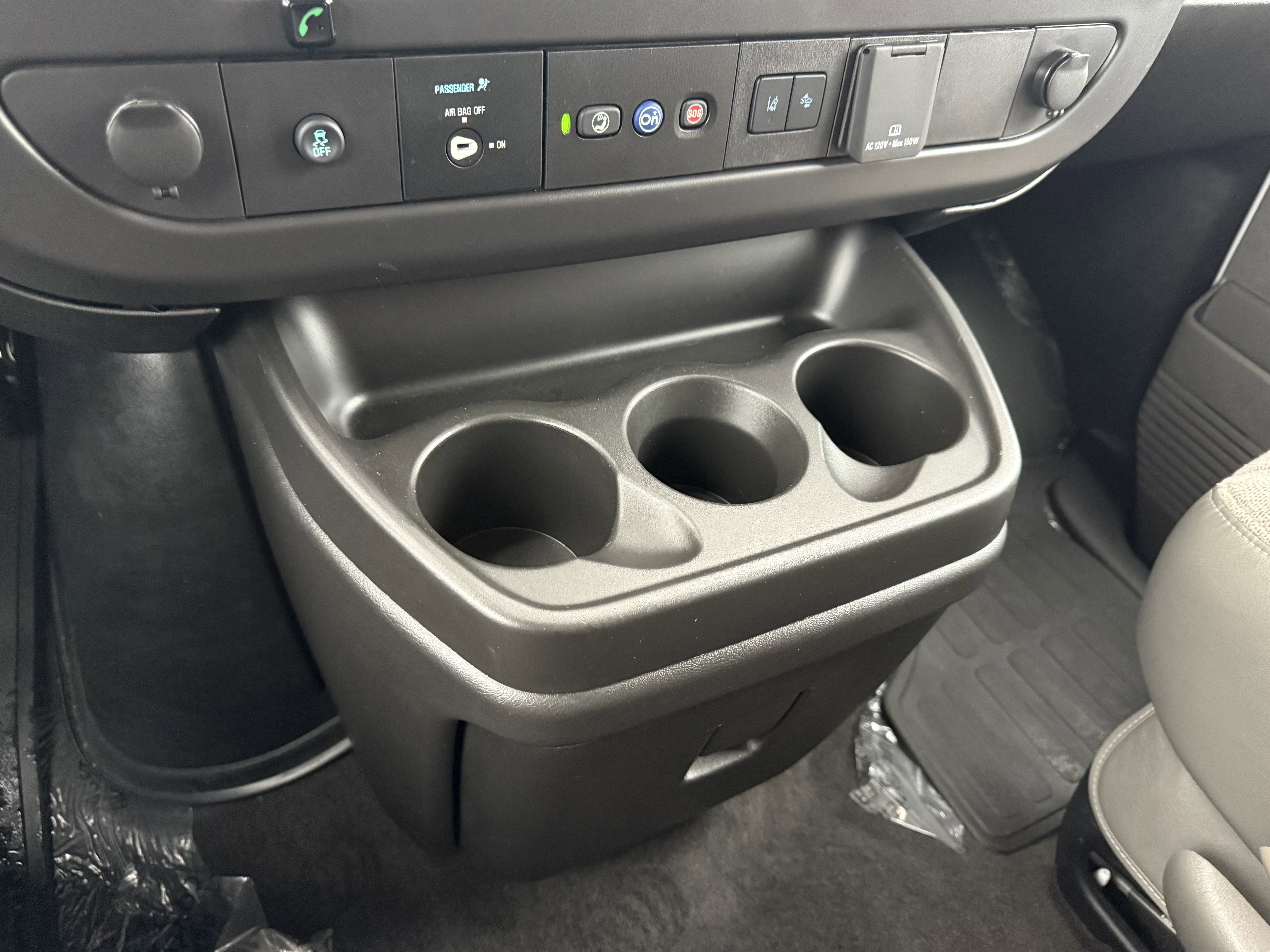 2024 Chevrolet Express Passenger 3500 1LT