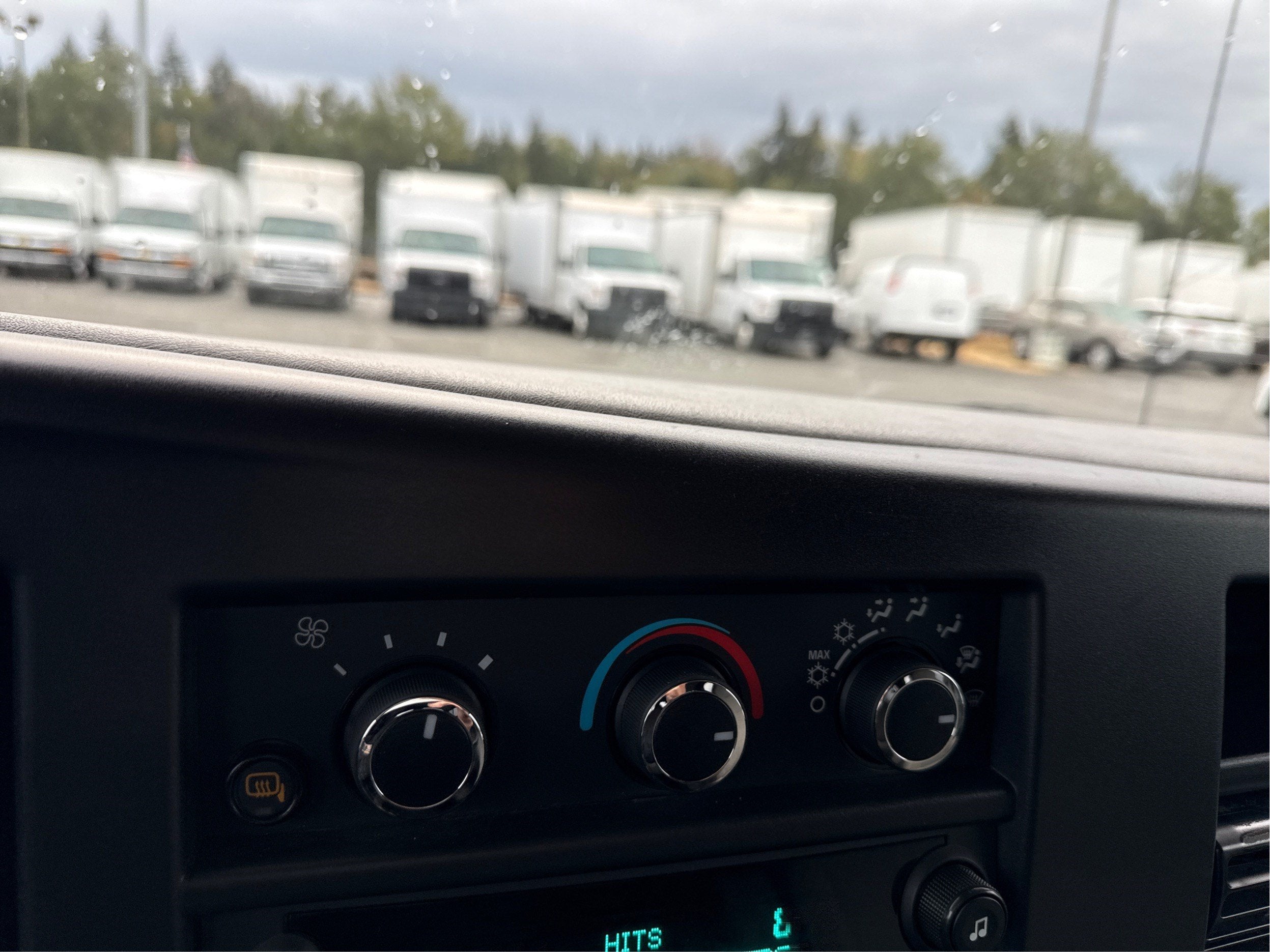 2024 Chevrolet Express Passenger 3500 1LT