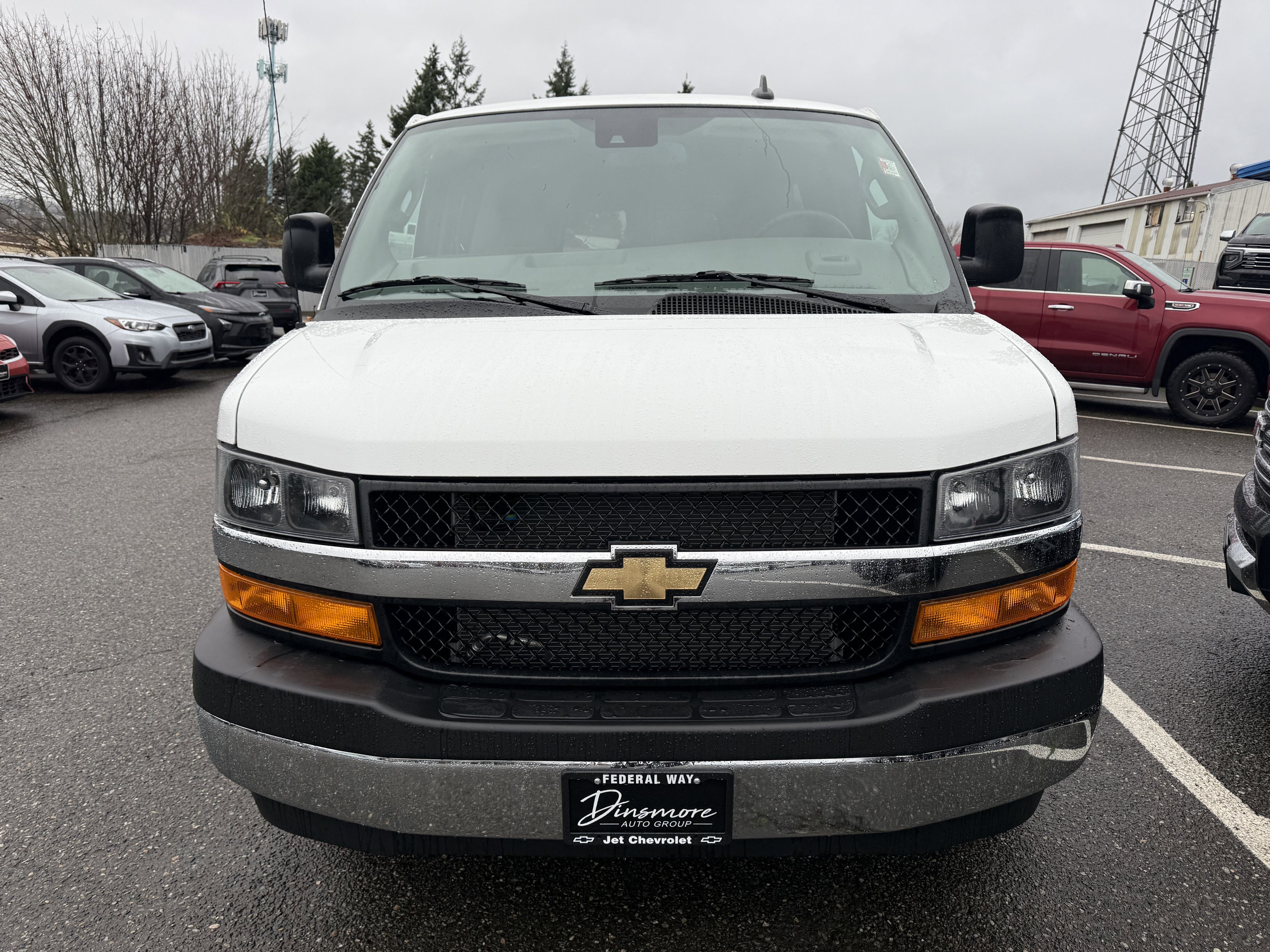 2024 Chevrolet Express Passenger 3500 1LT
