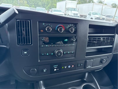 2025 Chevrolet Express Passenger 1LT