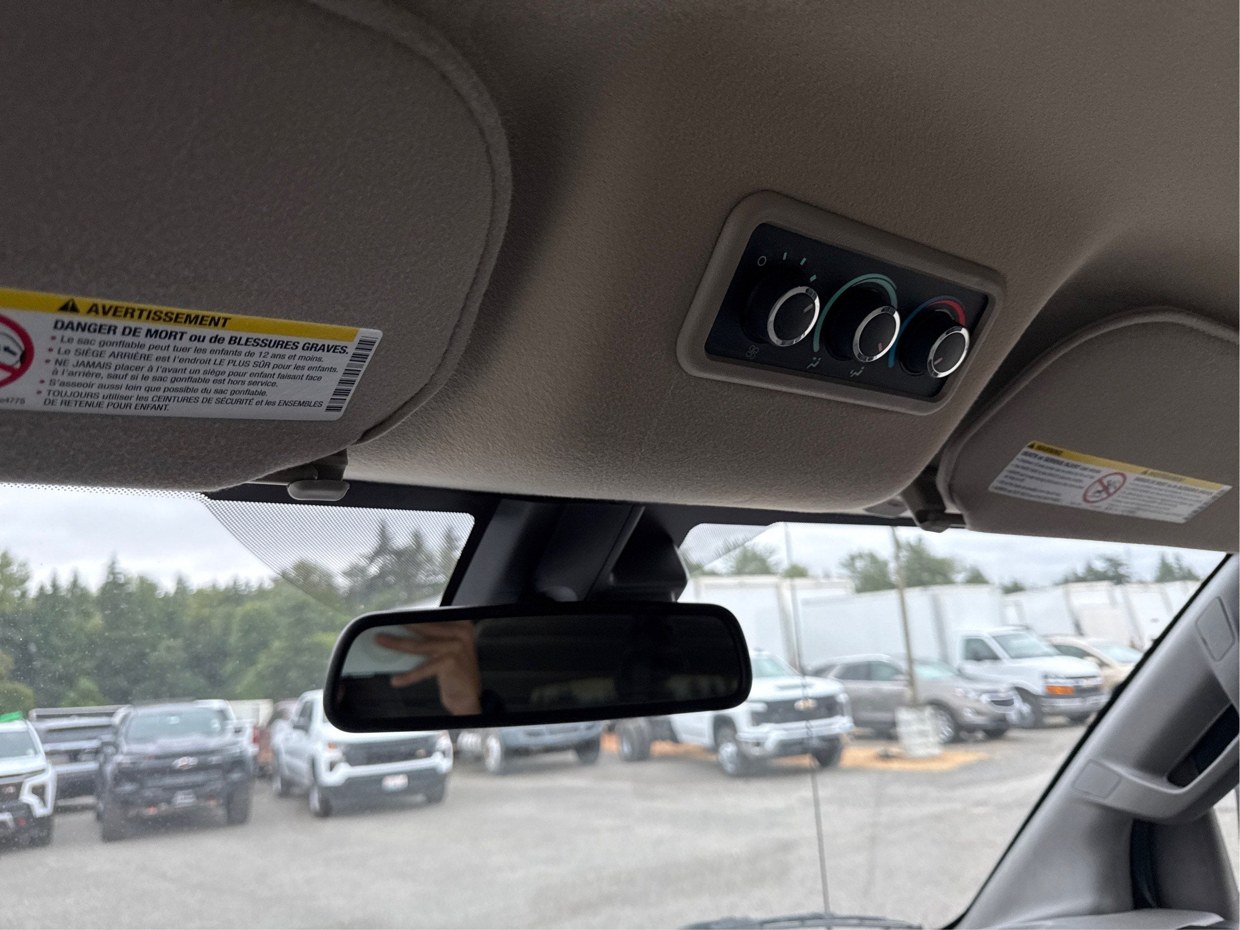 2025 Chevrolet Express Passenger 1LT
