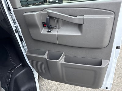 2025 Chevrolet Express Passenger 1LT