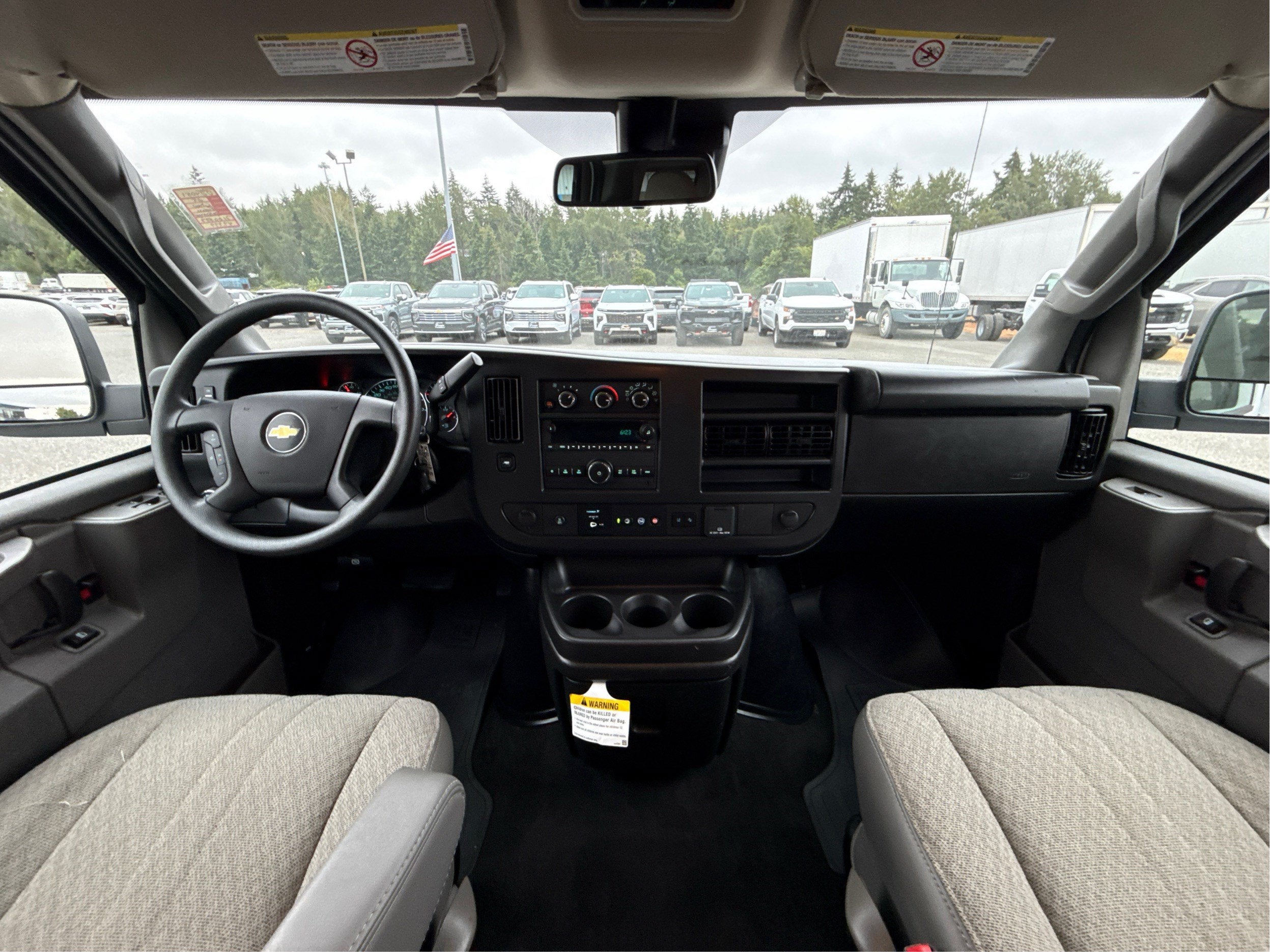 2025 Chevrolet Express Passenger 1LT