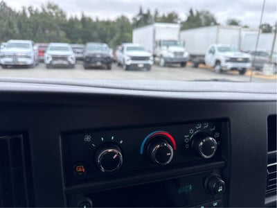 2025 Chevrolet Express Passenger 1LT