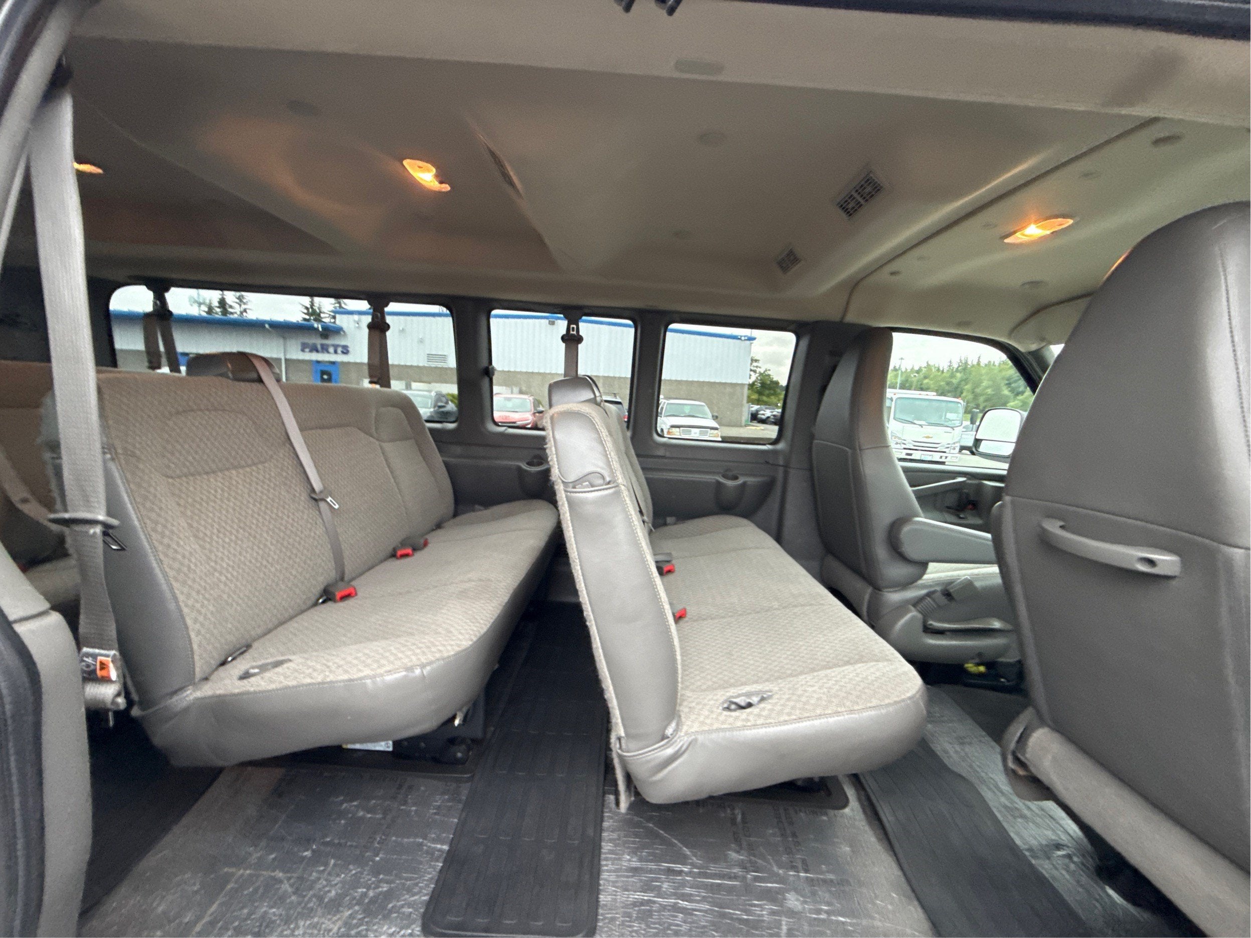 2025 Chevrolet Express Passenger 1LT