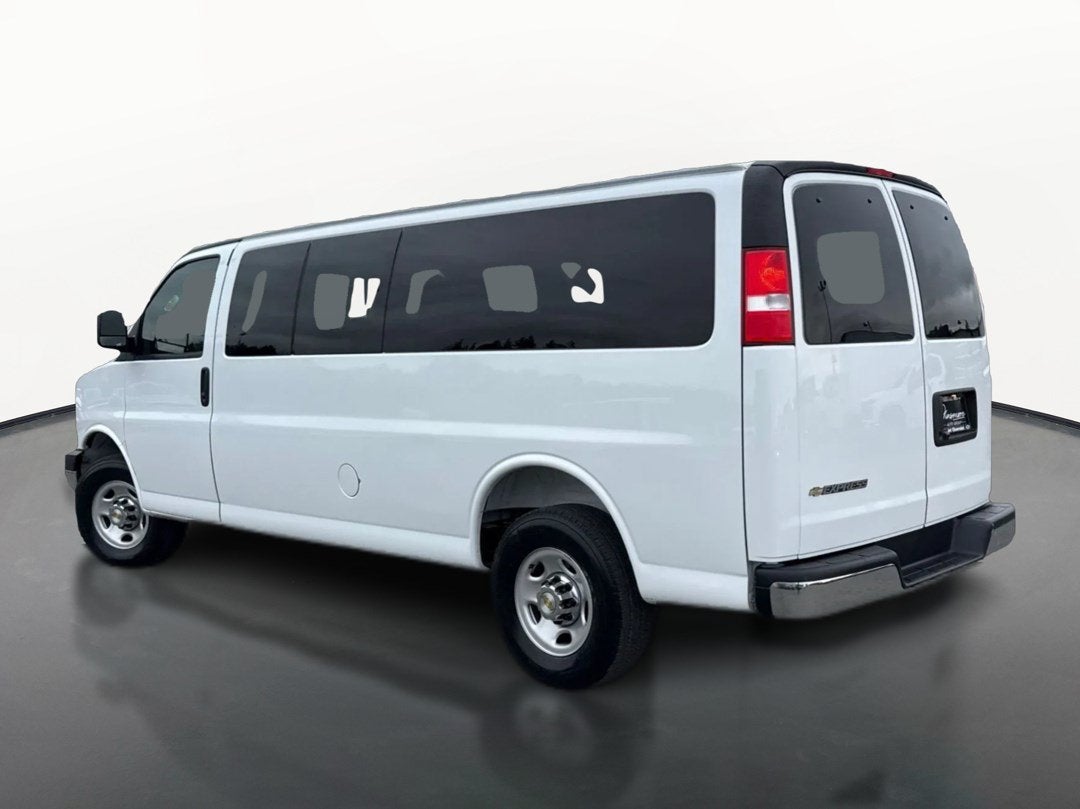 2025 Chevrolet Express Passenger 1LT