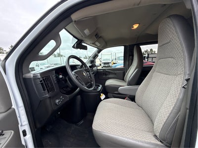 2025 Chevrolet Express Passenger 1LT