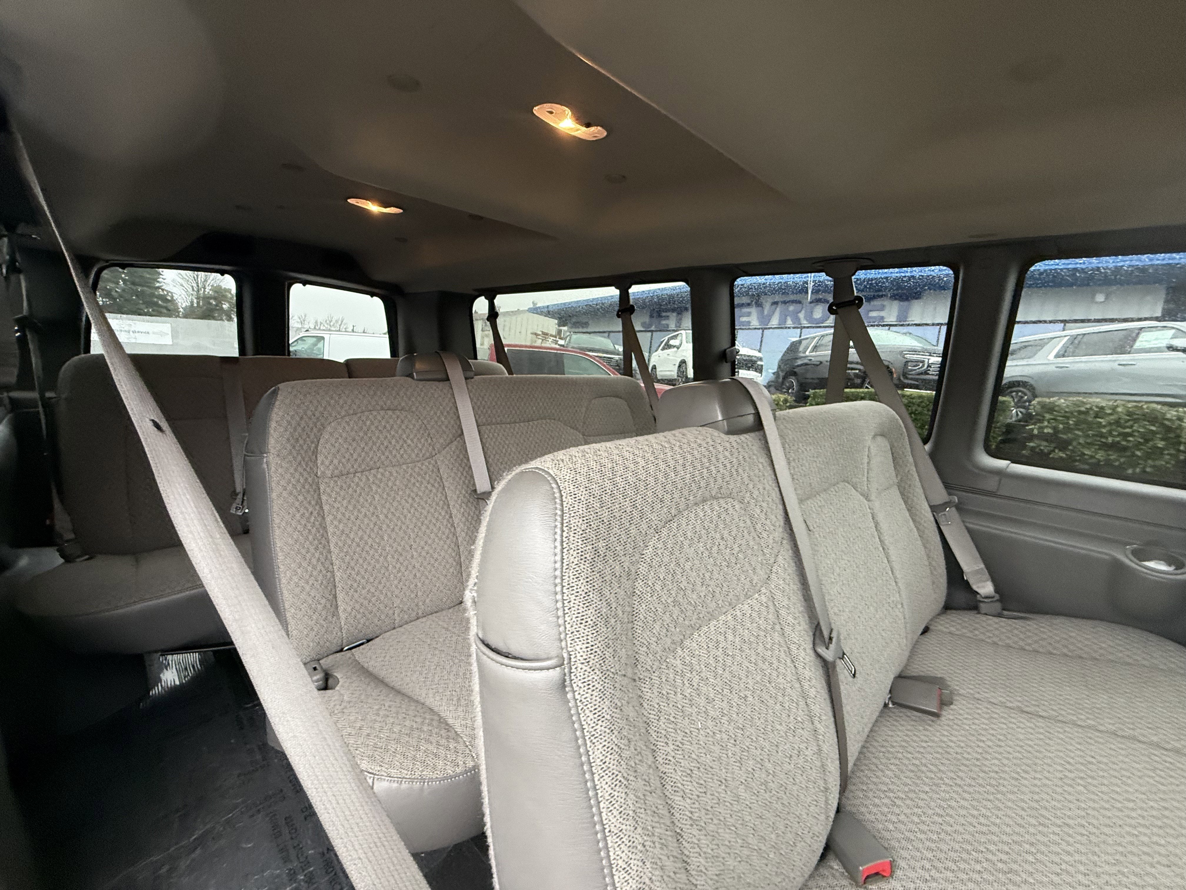 2024 Chevrolet Express Passenger 3500 1LT