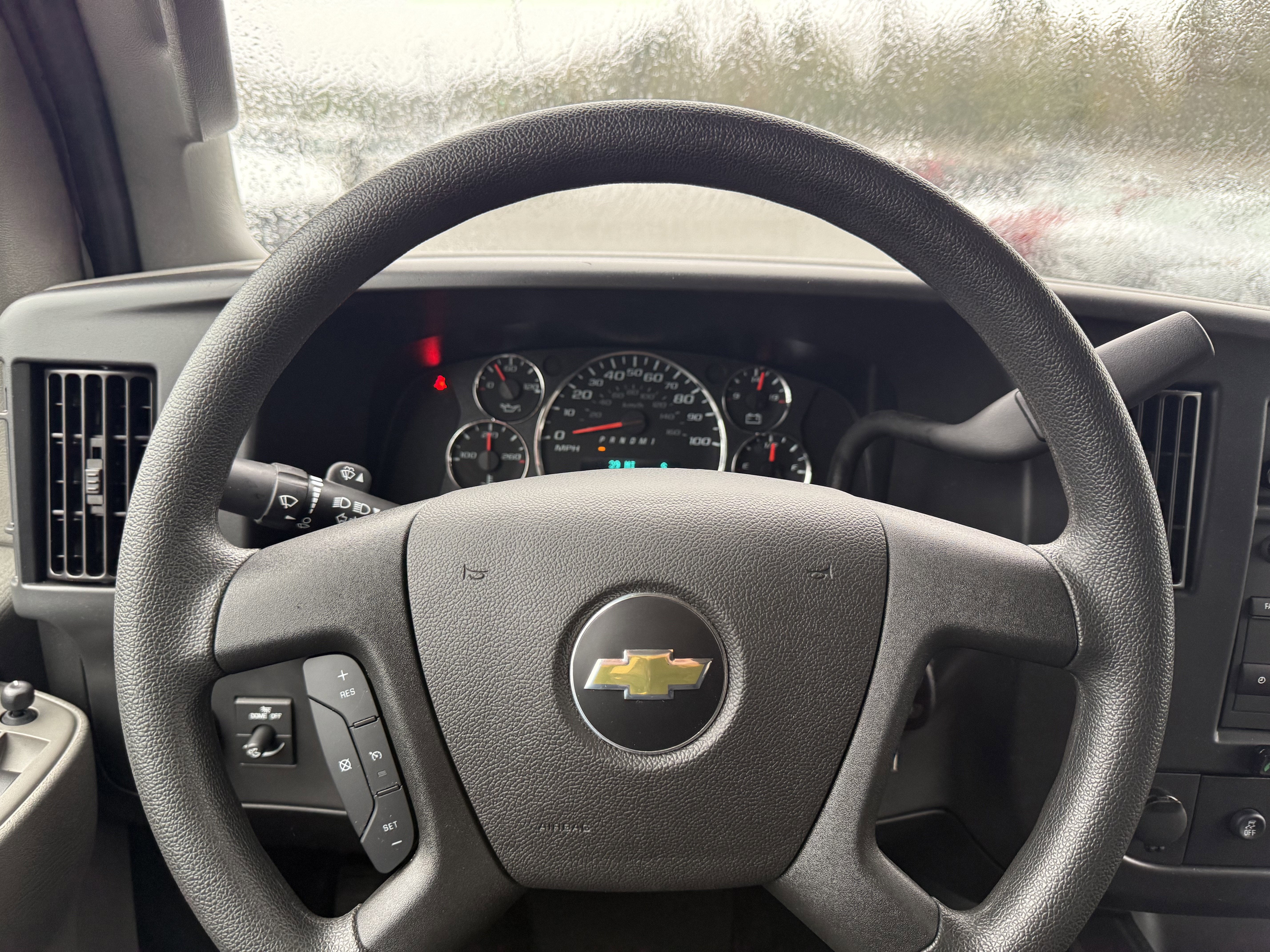 2024 Chevrolet Express Passenger 3500 1LT