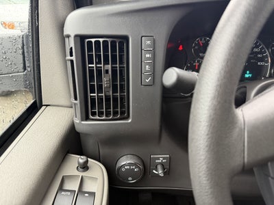 2024 Chevrolet Express Passenger 3500 1LT