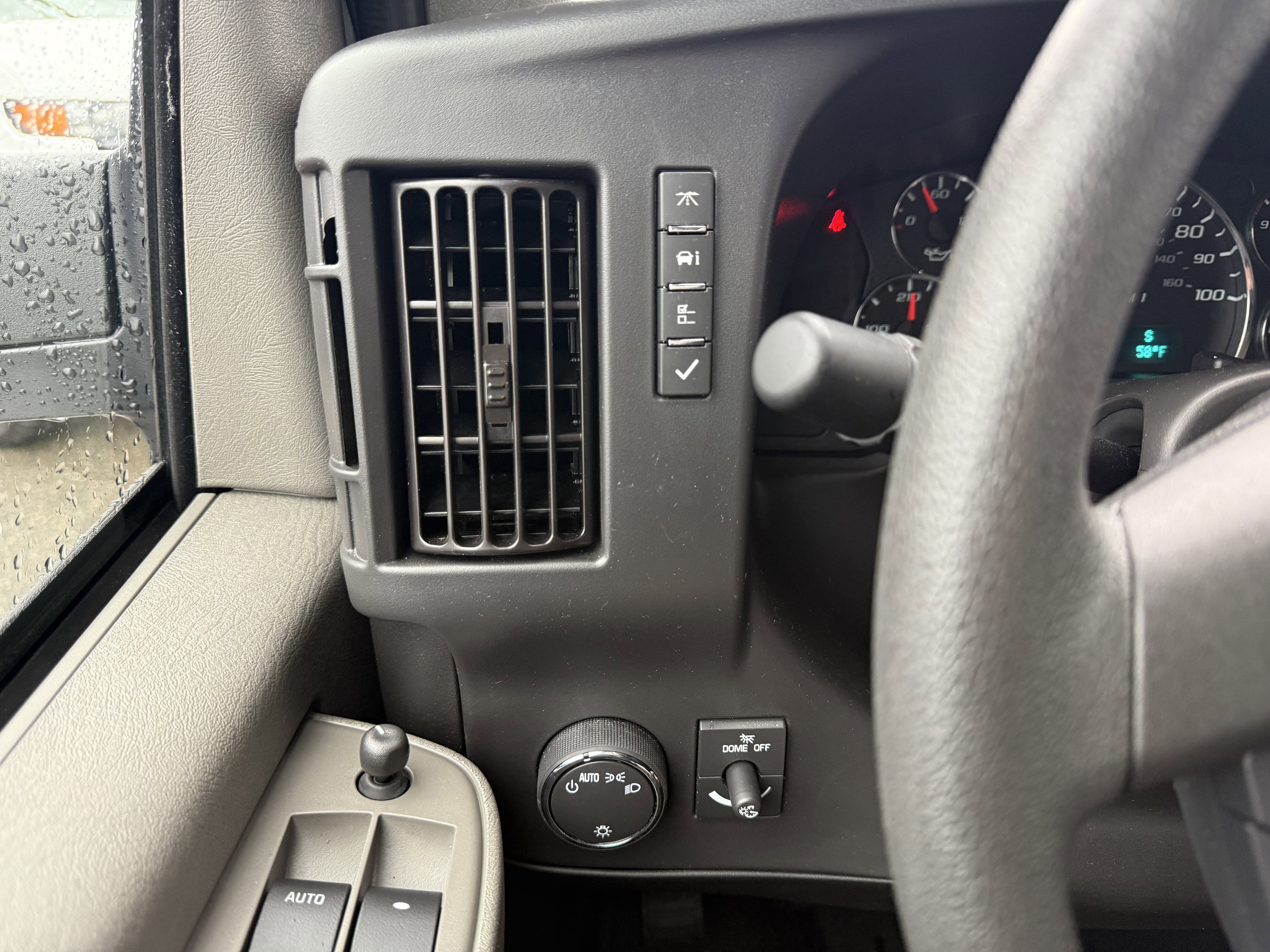 2024 Chevrolet Express Passenger 3500 1LT