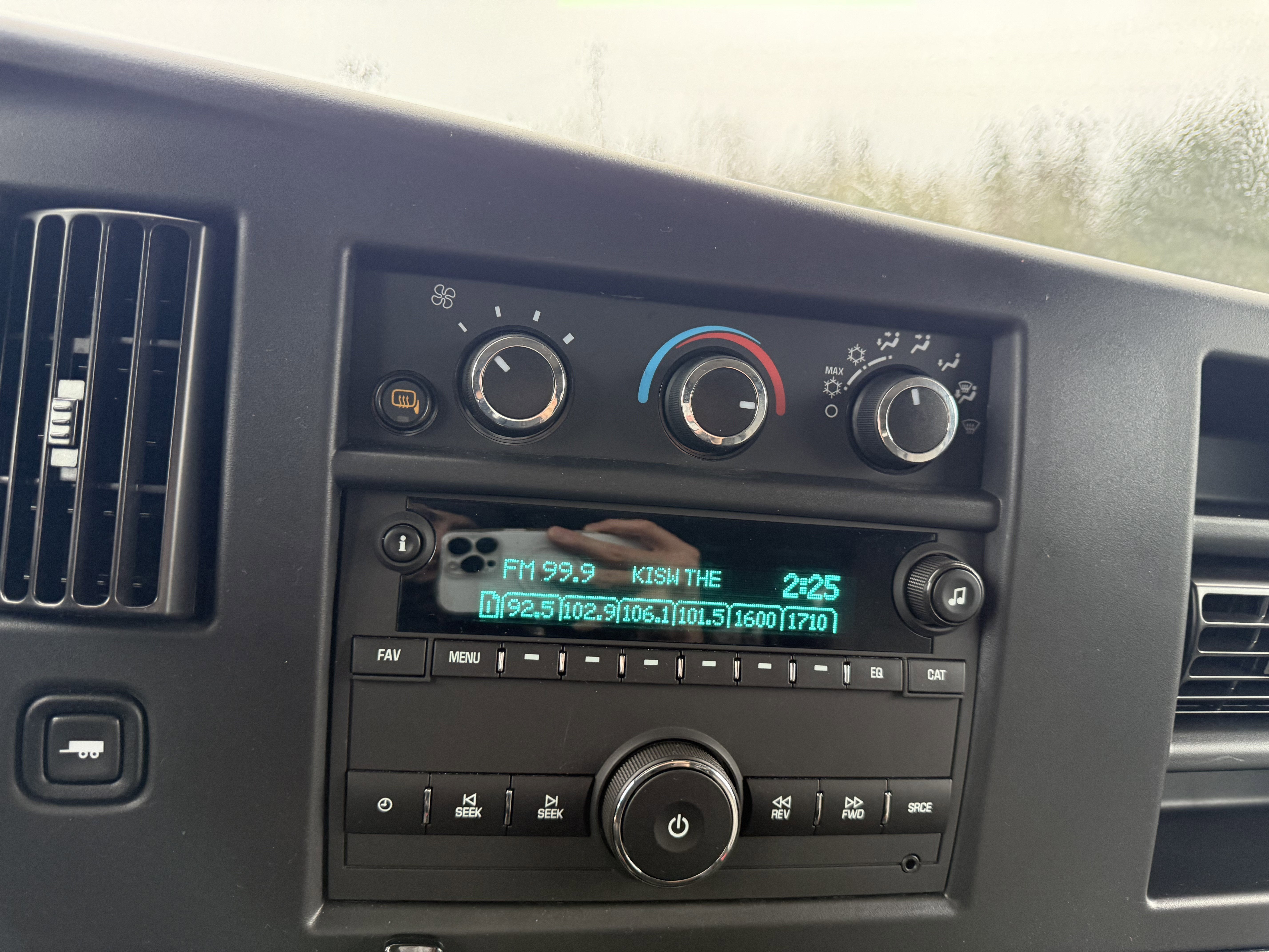 2024 Chevrolet Express Passenger 3500 1LT