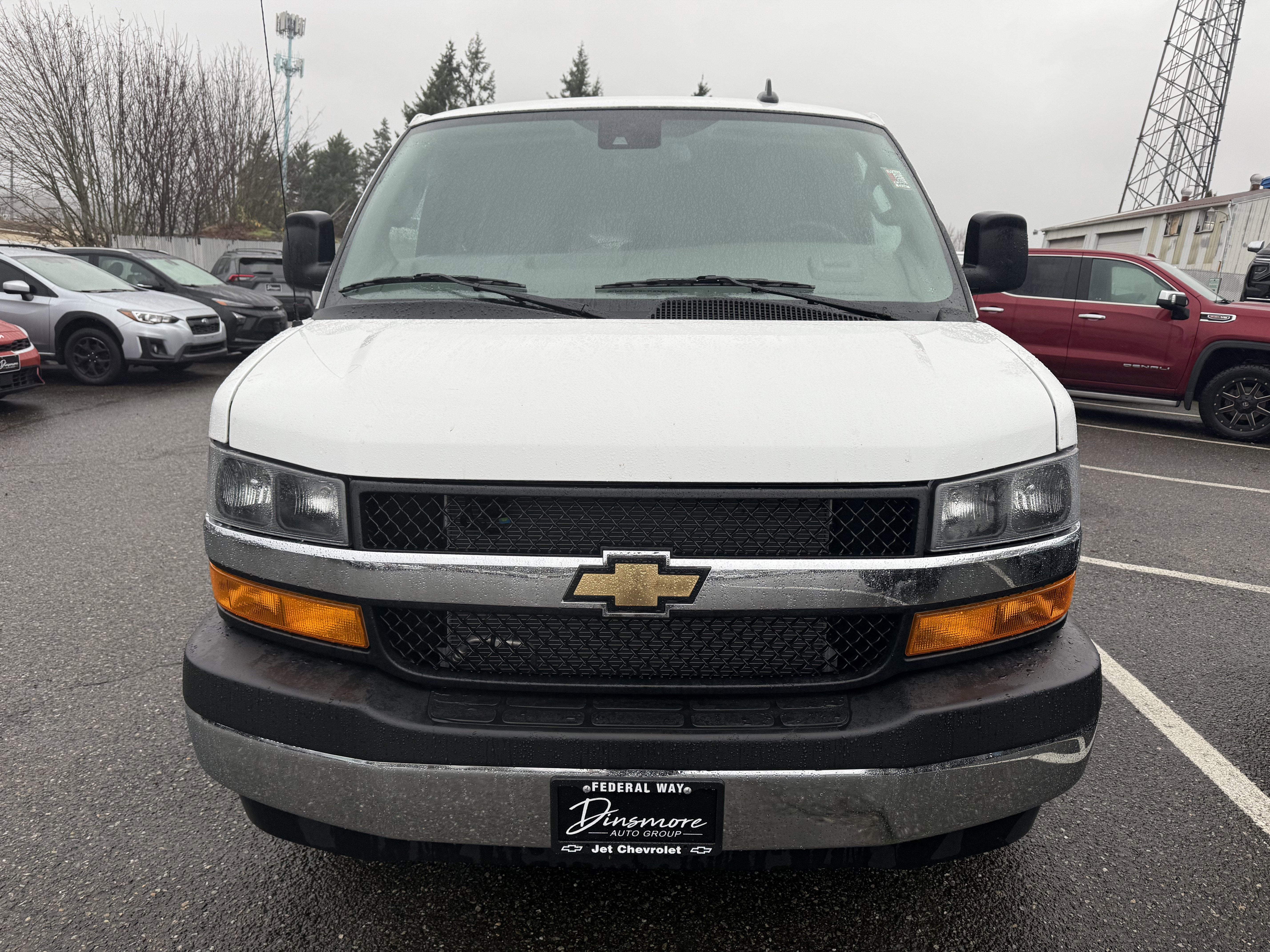 2024 Chevrolet Express Passenger 3500 1LT