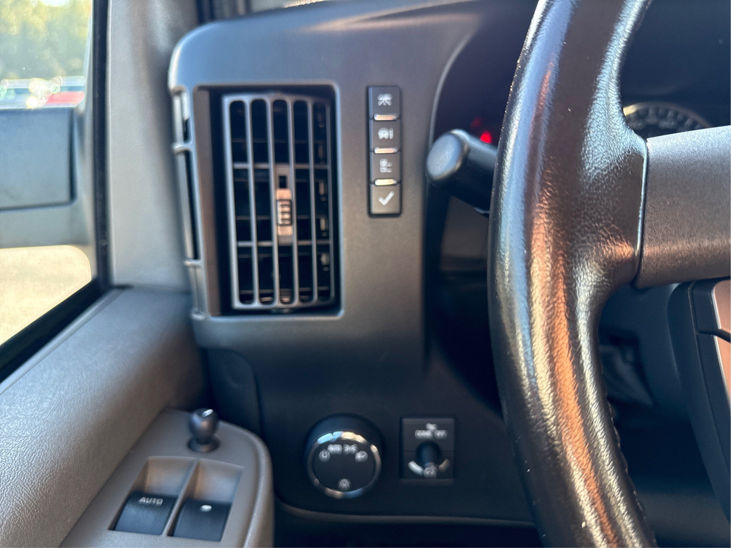2023 Chevrolet Express Passenger 3500 LT