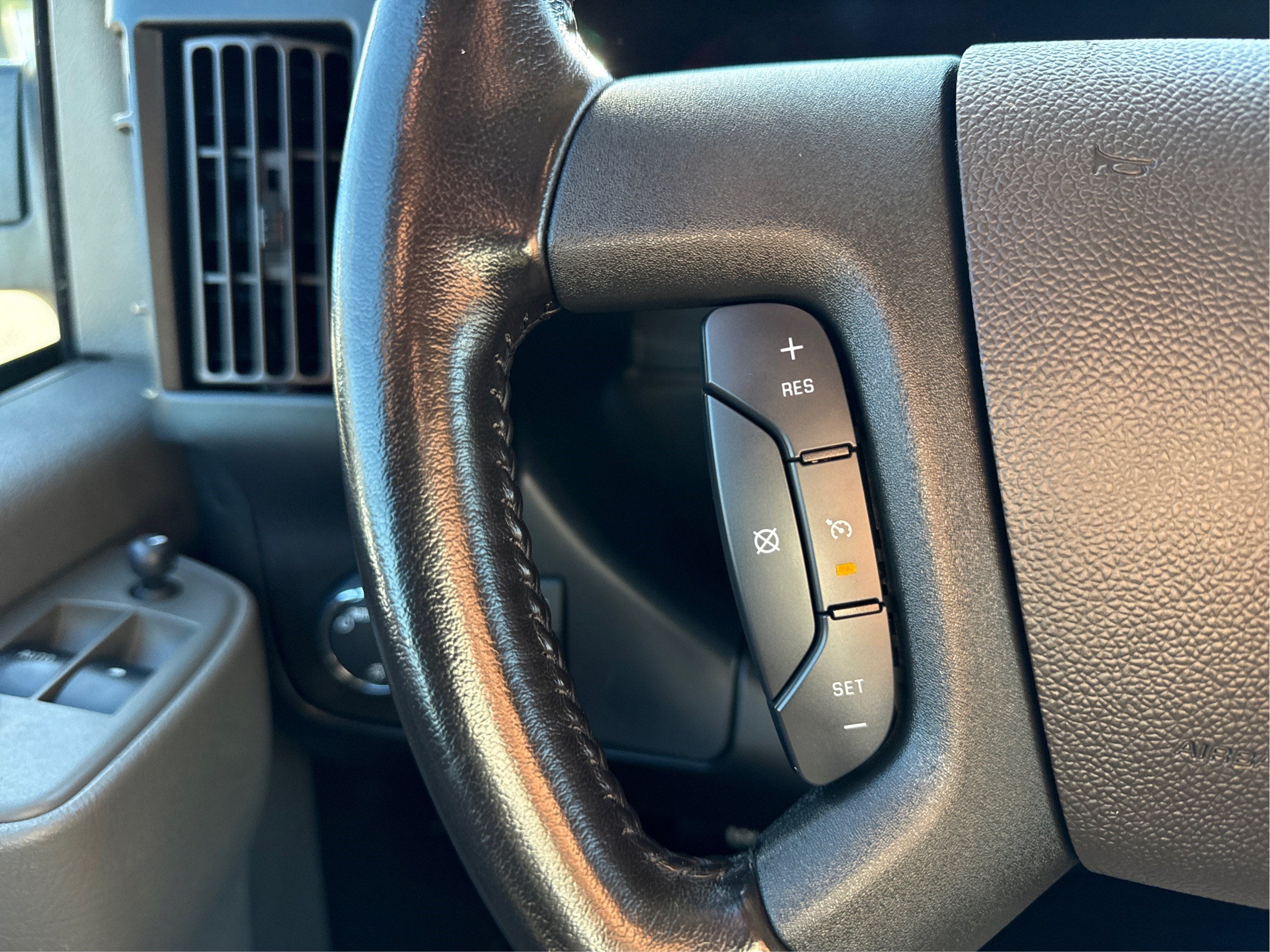 2023 Chevrolet Express Passenger 3500 LT