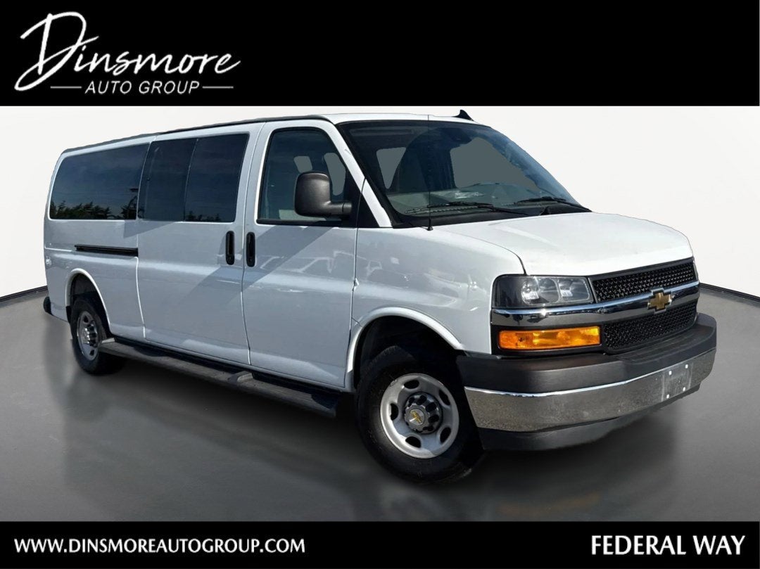 2025 Chevrolet Express Passenger 1LT