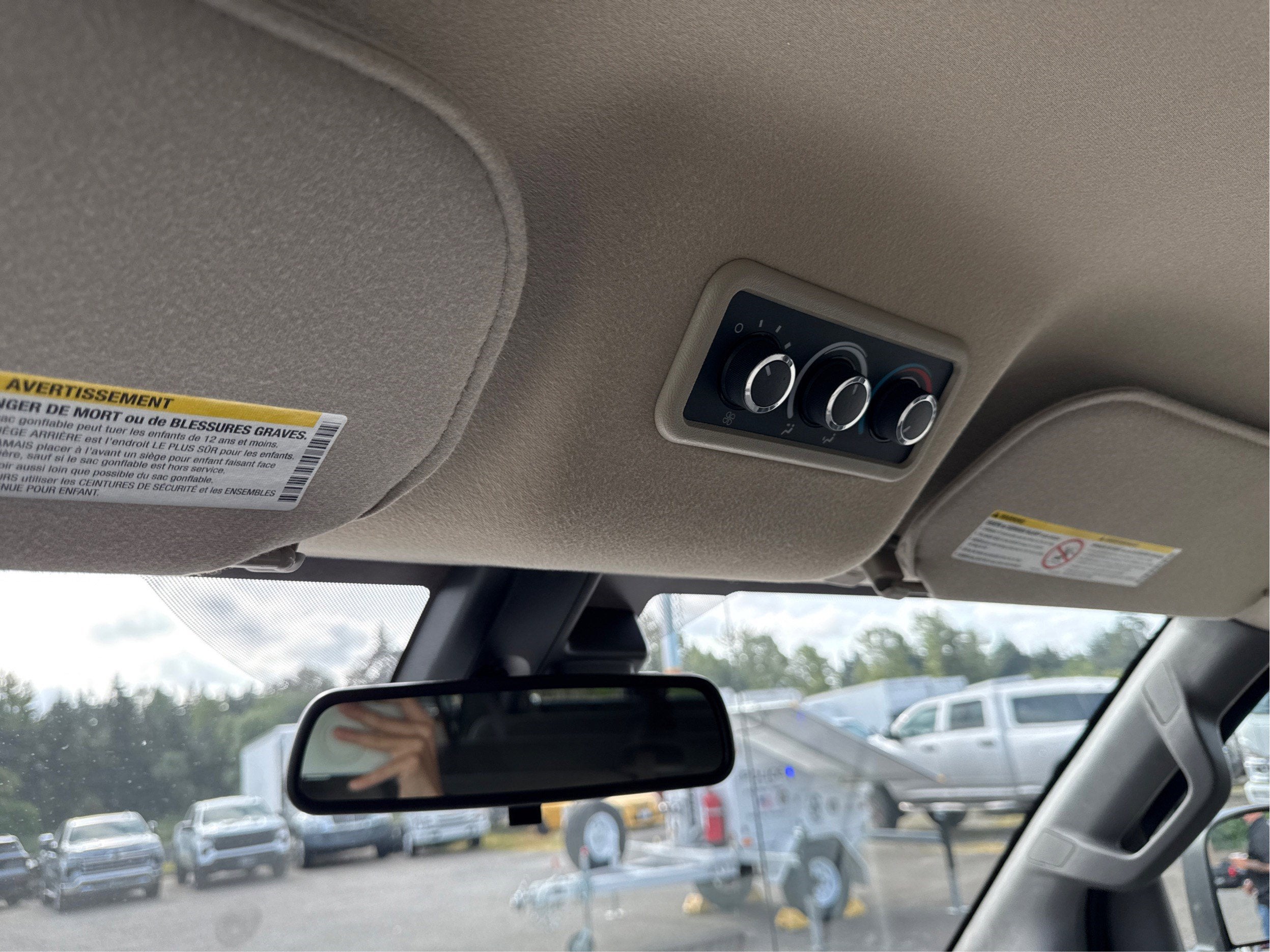 2025 Chevrolet Express Passenger 1LT