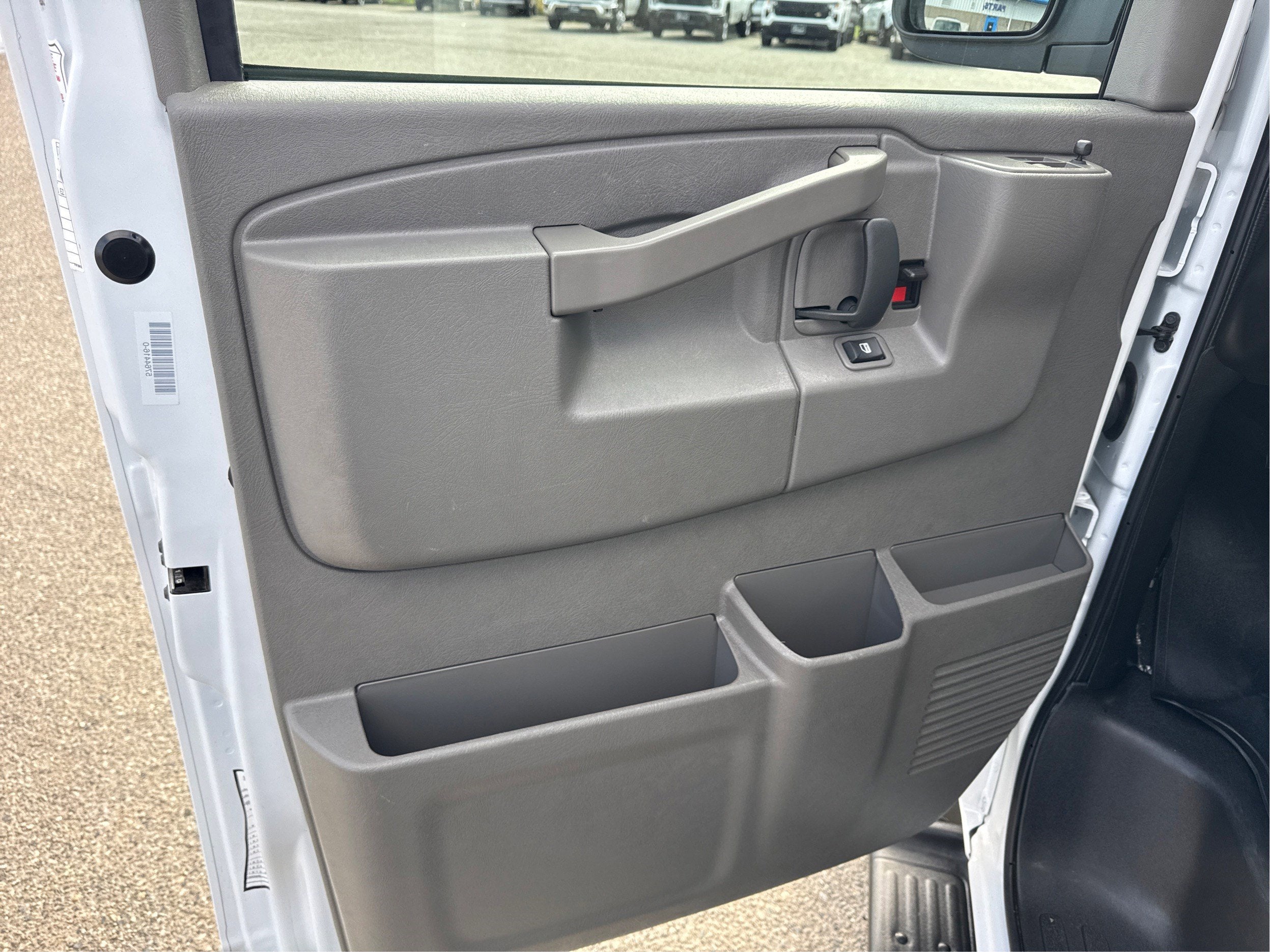 2025 Chevrolet Express Passenger 1LT