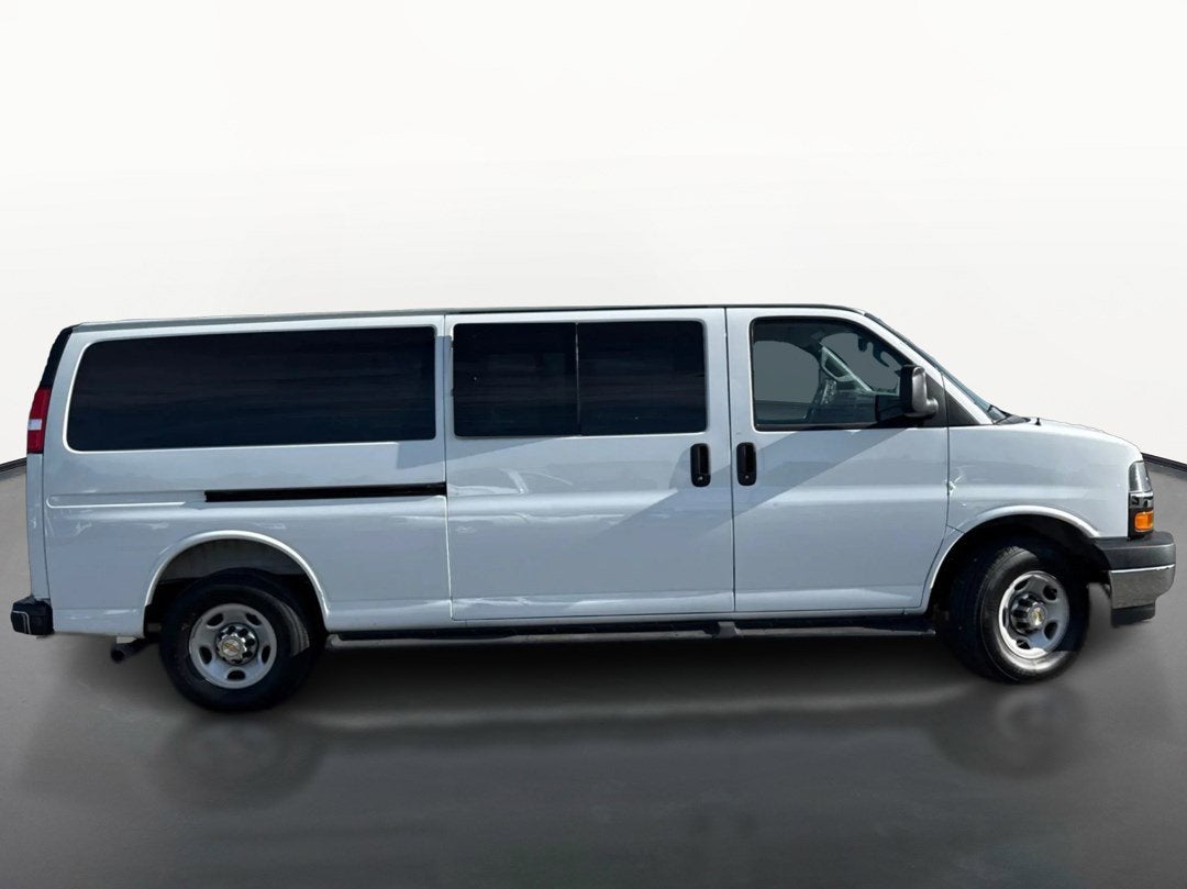 2025 Chevrolet Express Passenger 1LT