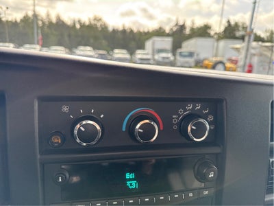 2025 Chevrolet Express Passenger 1LT